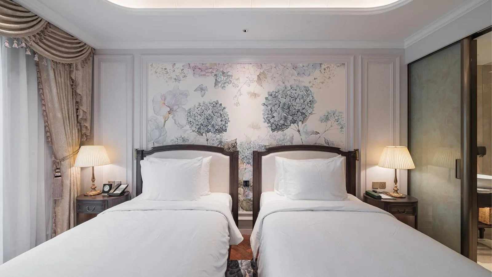 Bed in Golden Imperial Hotel