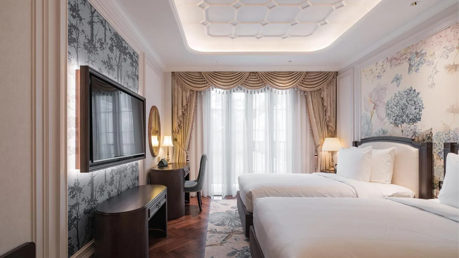 Bed in Golden Imperial Hotel