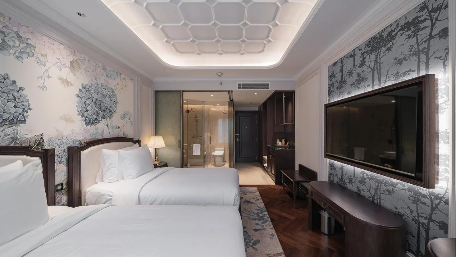 Bed in Golden Imperial Hotel