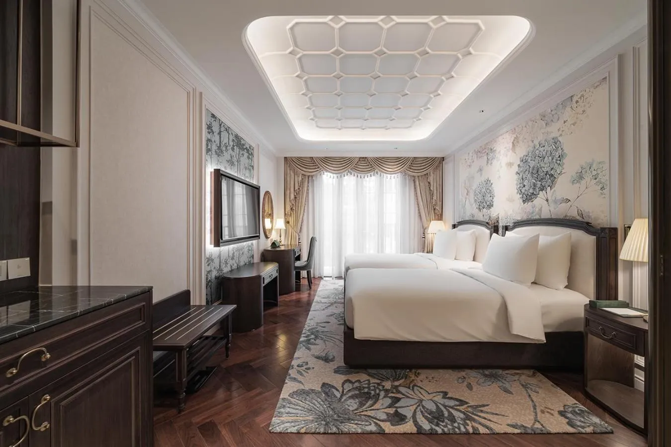 Bed in Golden Imperial Hotel