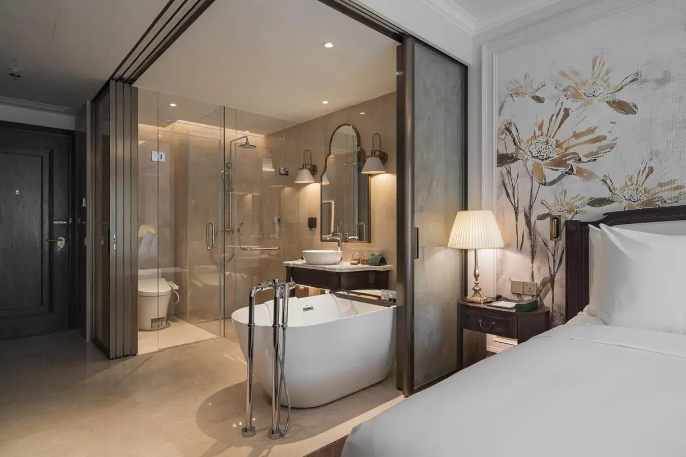 Bed in Golden Imperial Hotel Bed in Golden Imperial Hotel