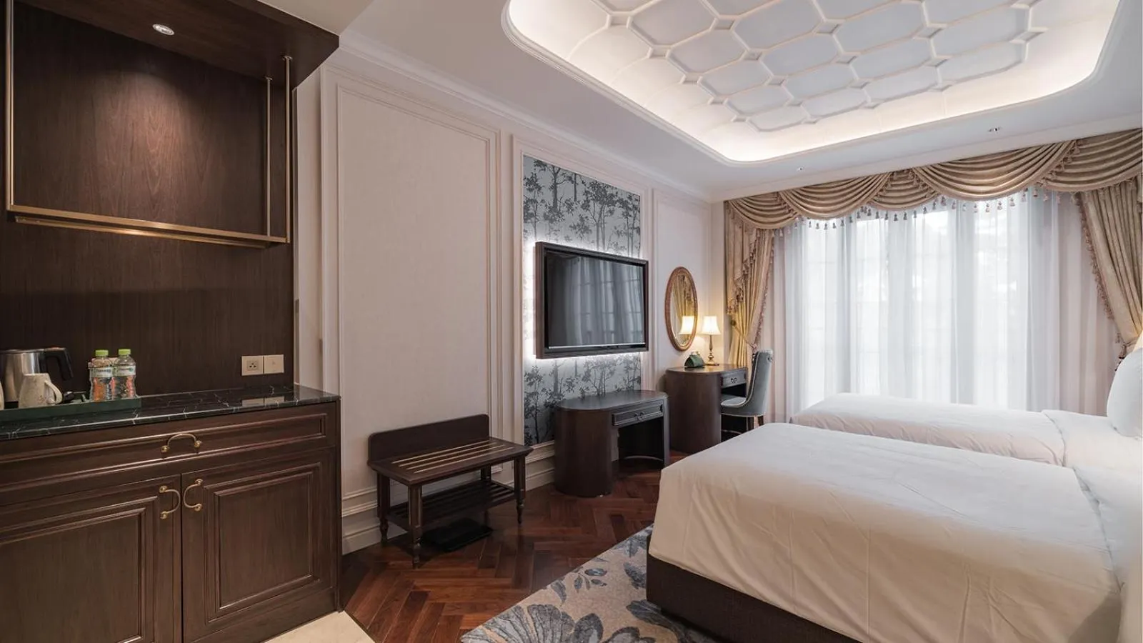 Bed in Golden Imperial Hotel