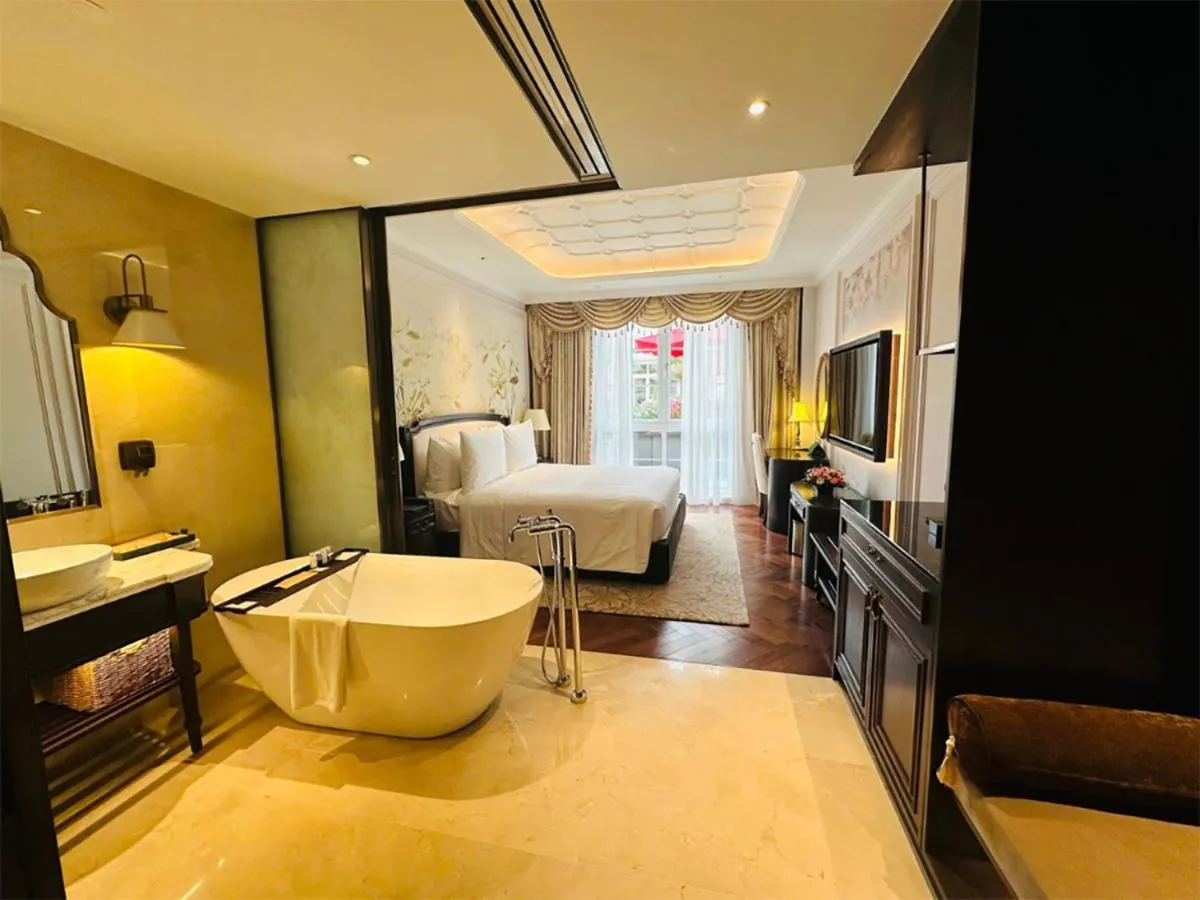 Bed in Golden Imperial Hotel