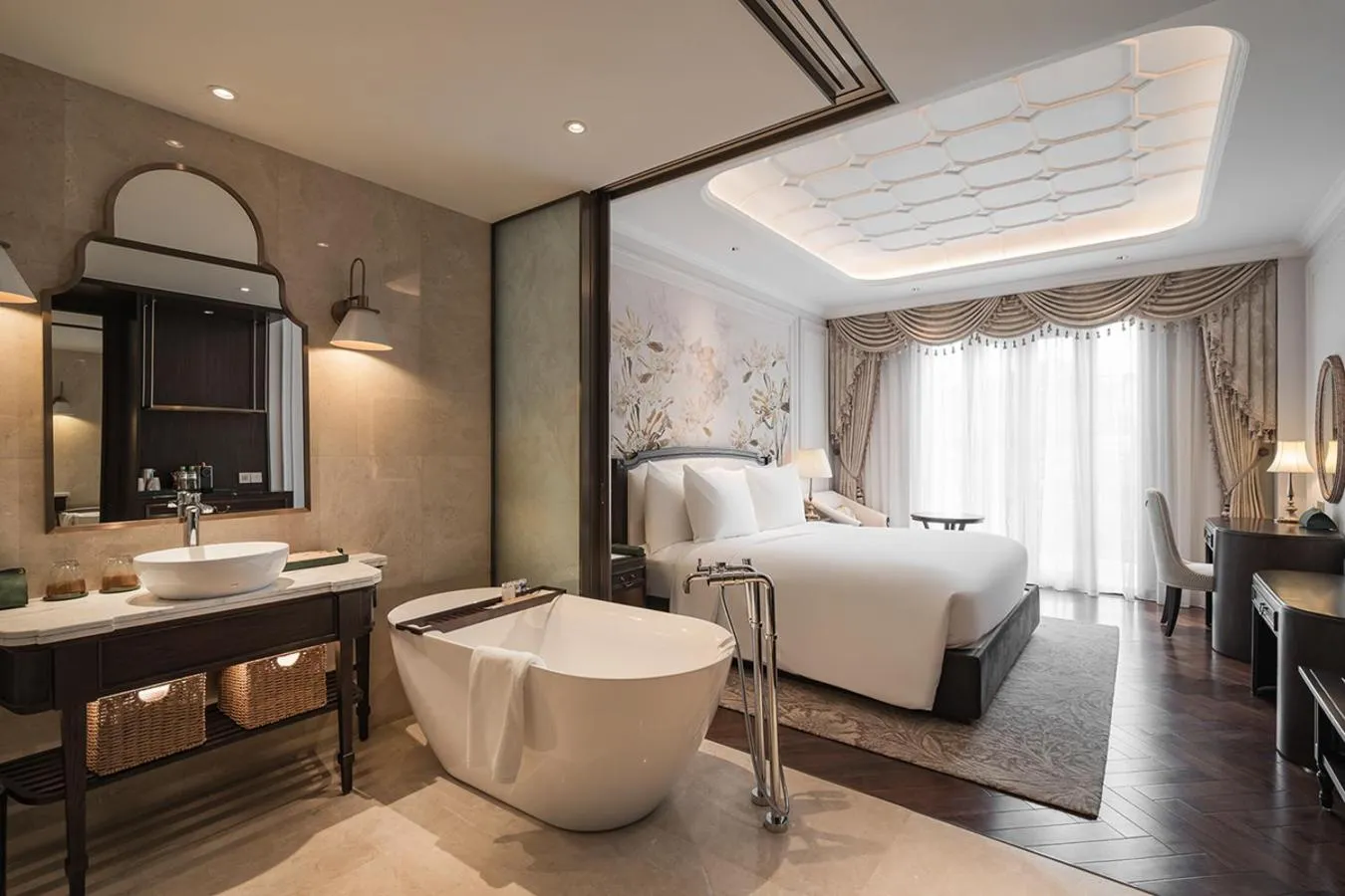 Bed in Golden Imperial Hotel