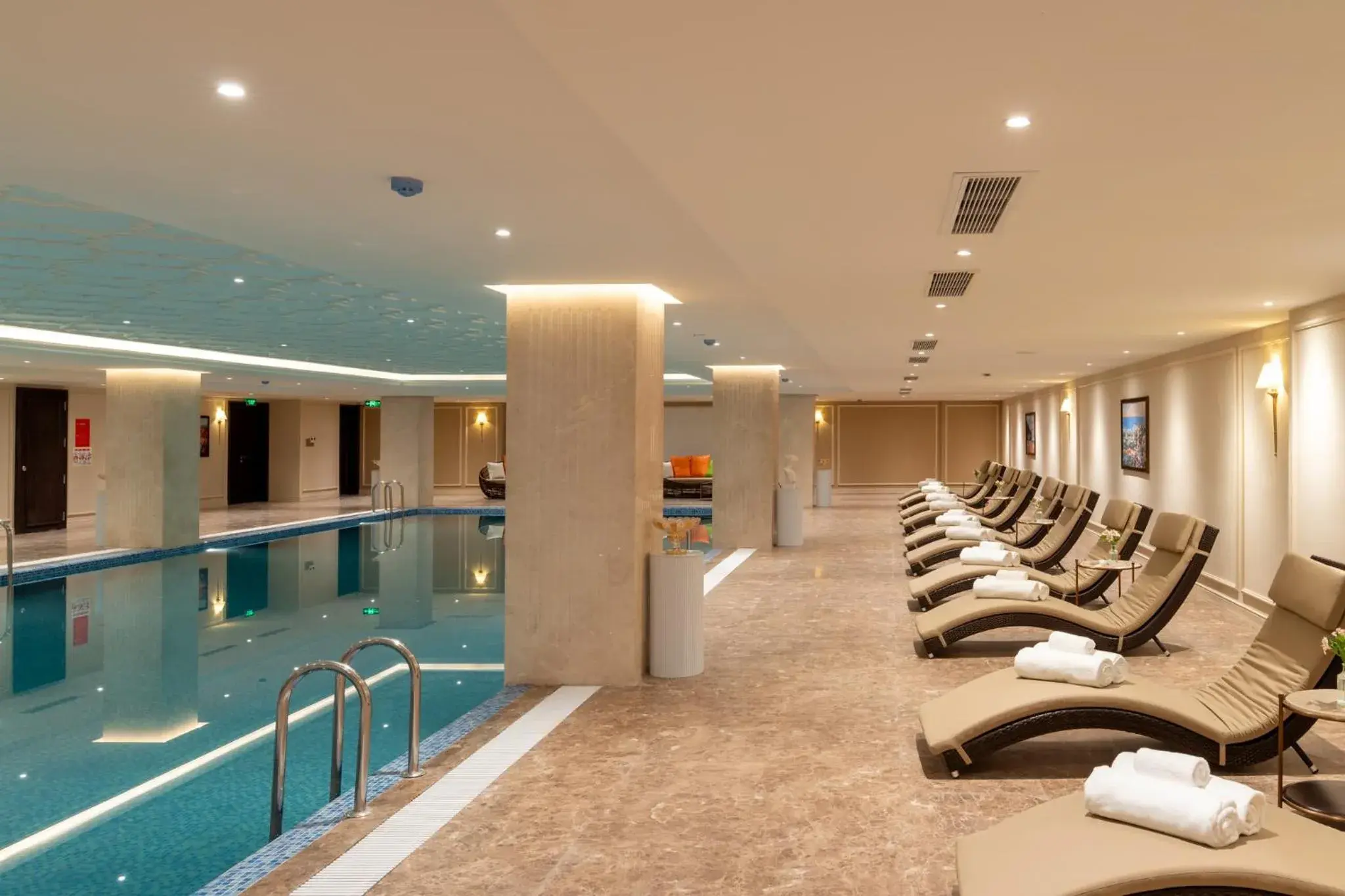 Swimming pool in Golden Sun Hotel - Dalat Swimming pool in Golden Sun Hotel - Dalat