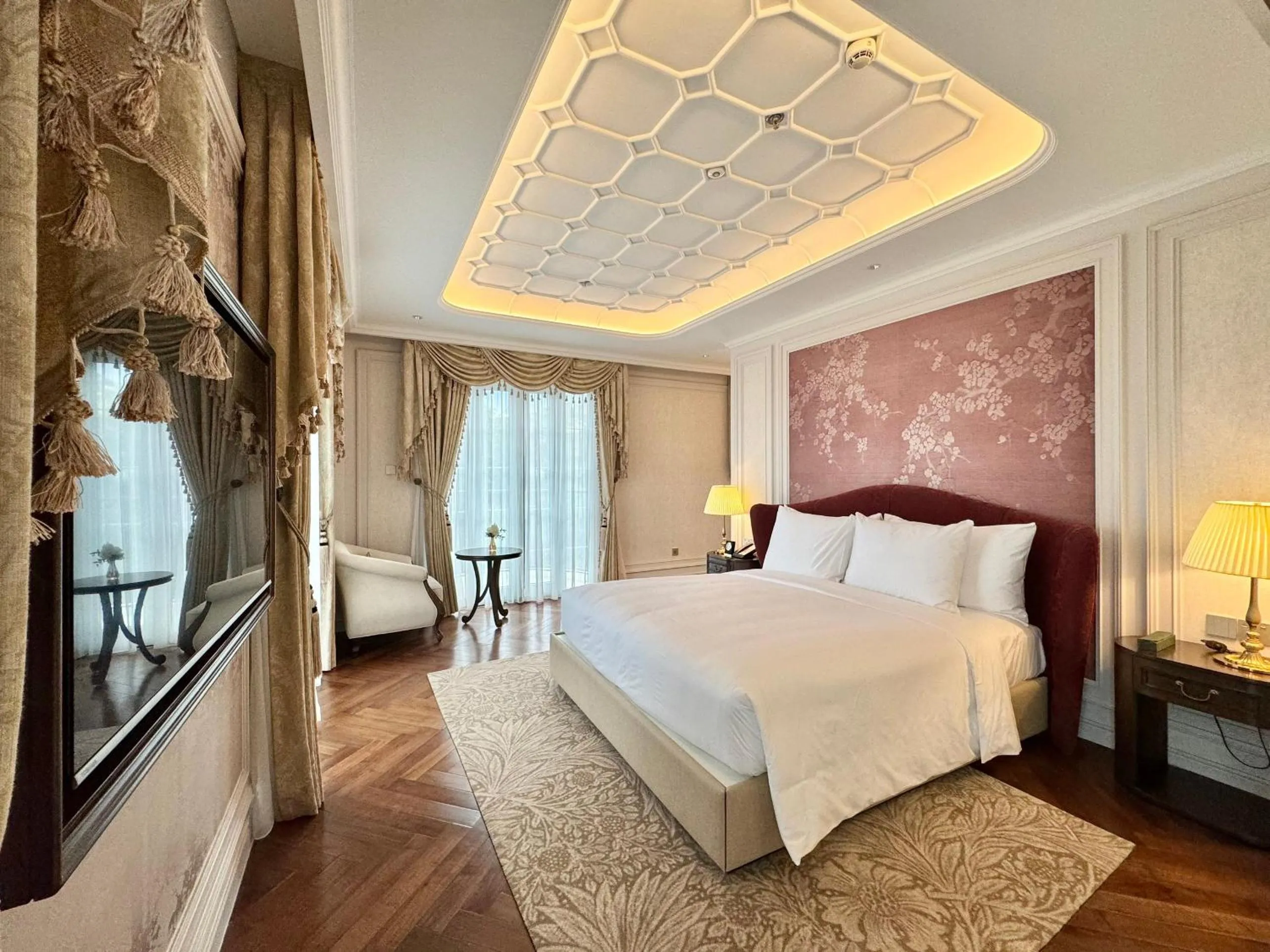 Bed in Golden Imperial Hotel