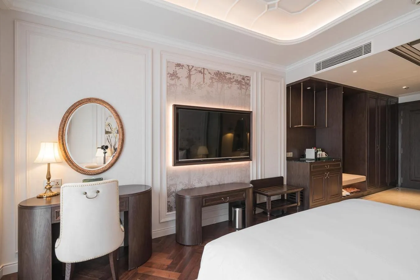 Bed in Golden Imperial Hotel