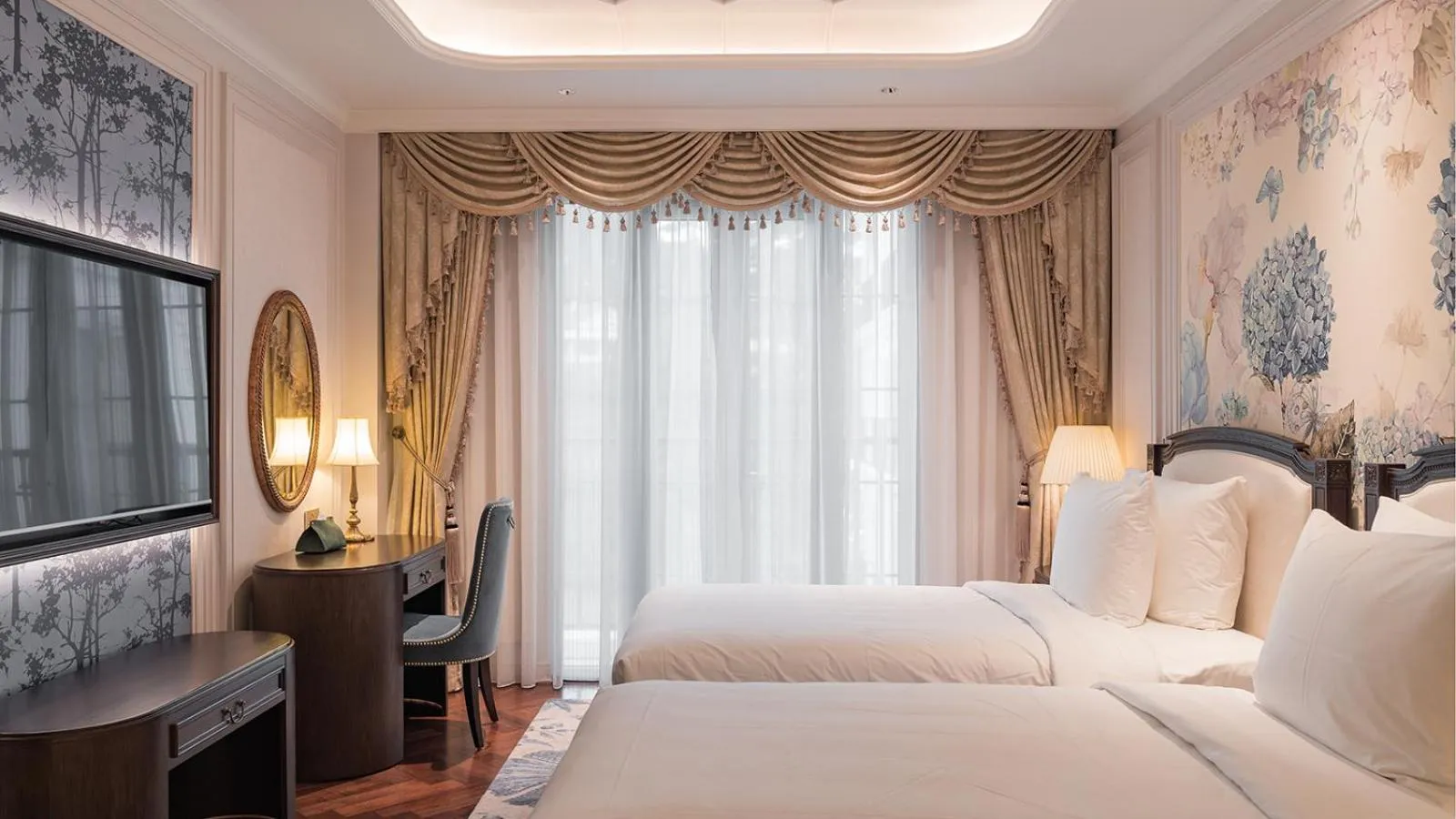 Bed in Golden Imperial Hotel