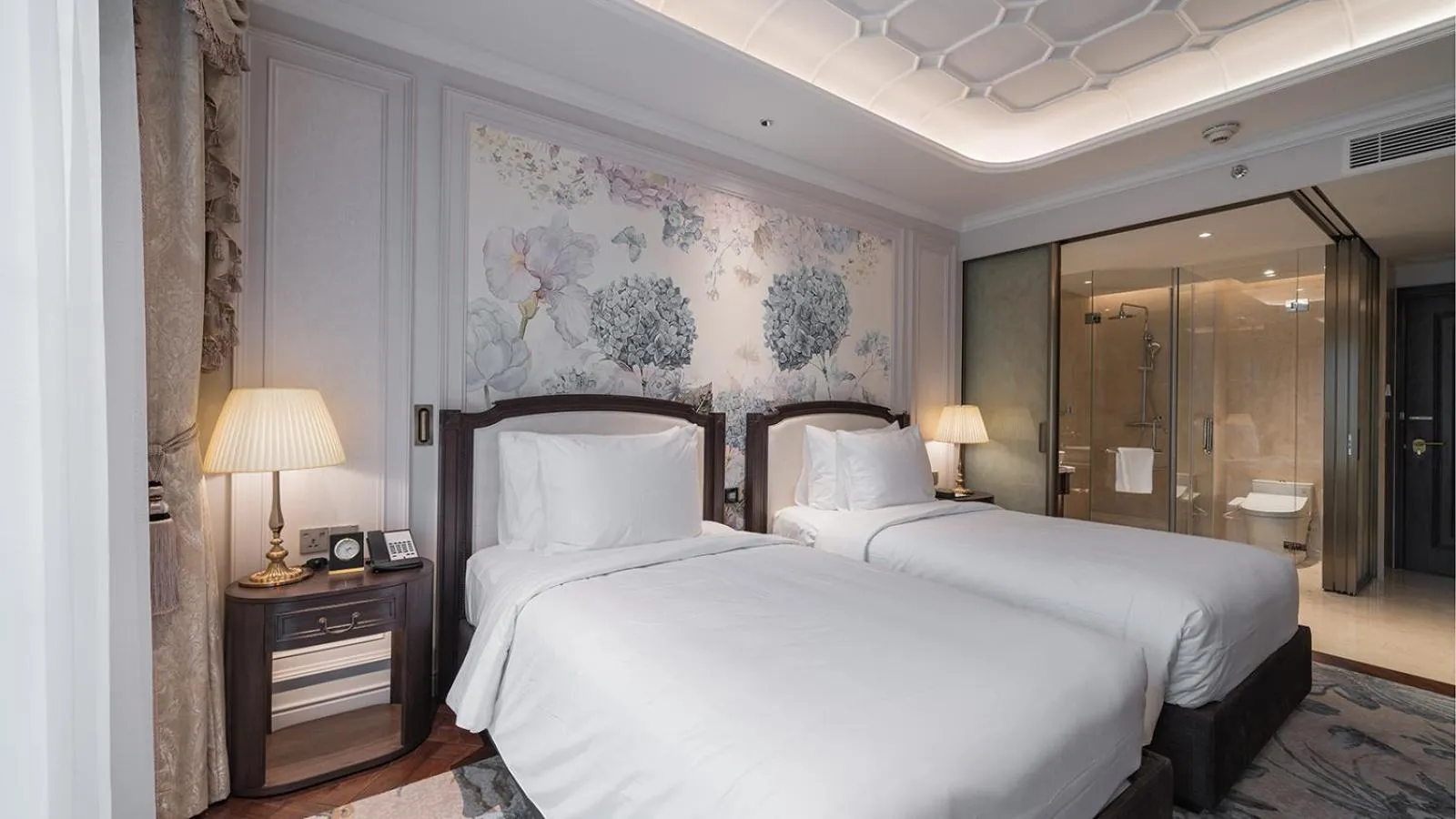 Bed in Golden Imperial Hotel