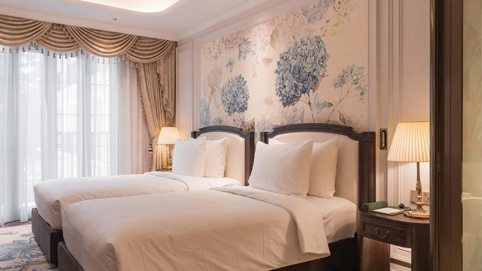 Bed in Golden Imperial Hotel