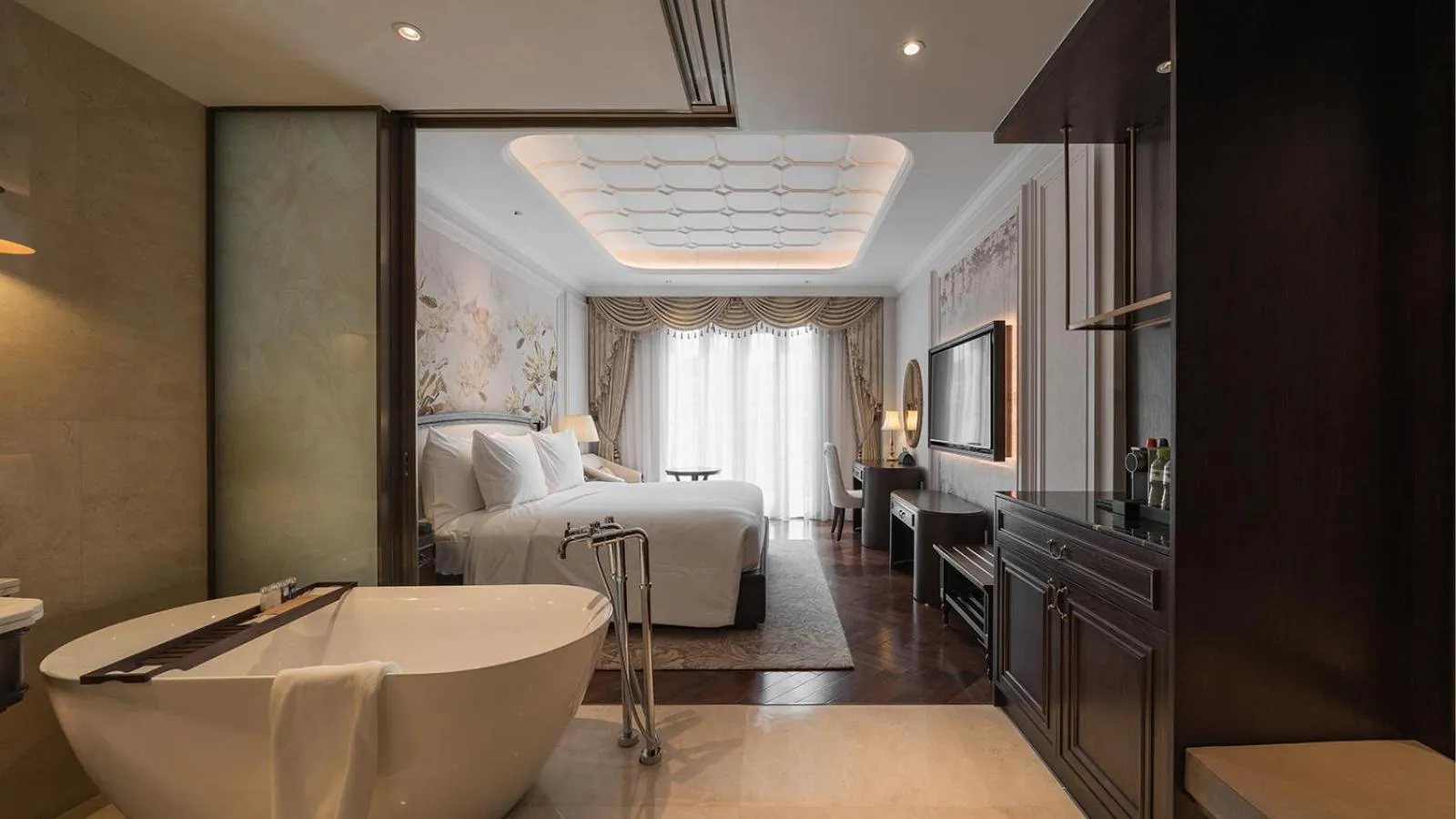 Bed in Golden Imperial Hotel