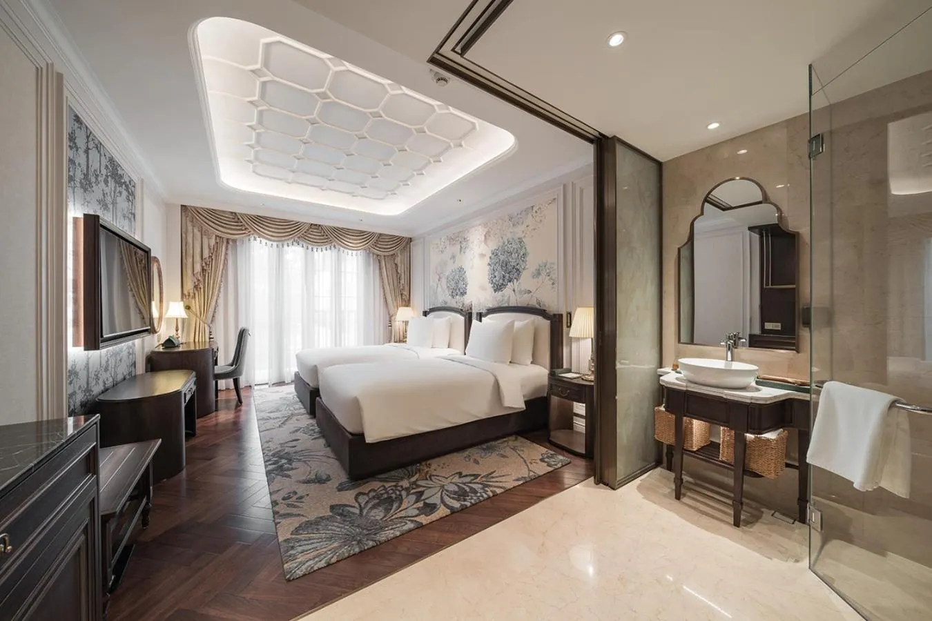 Bed in Golden Imperial Hotel