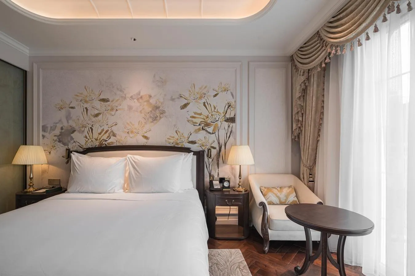 Bed in Golden Imperial Hotel