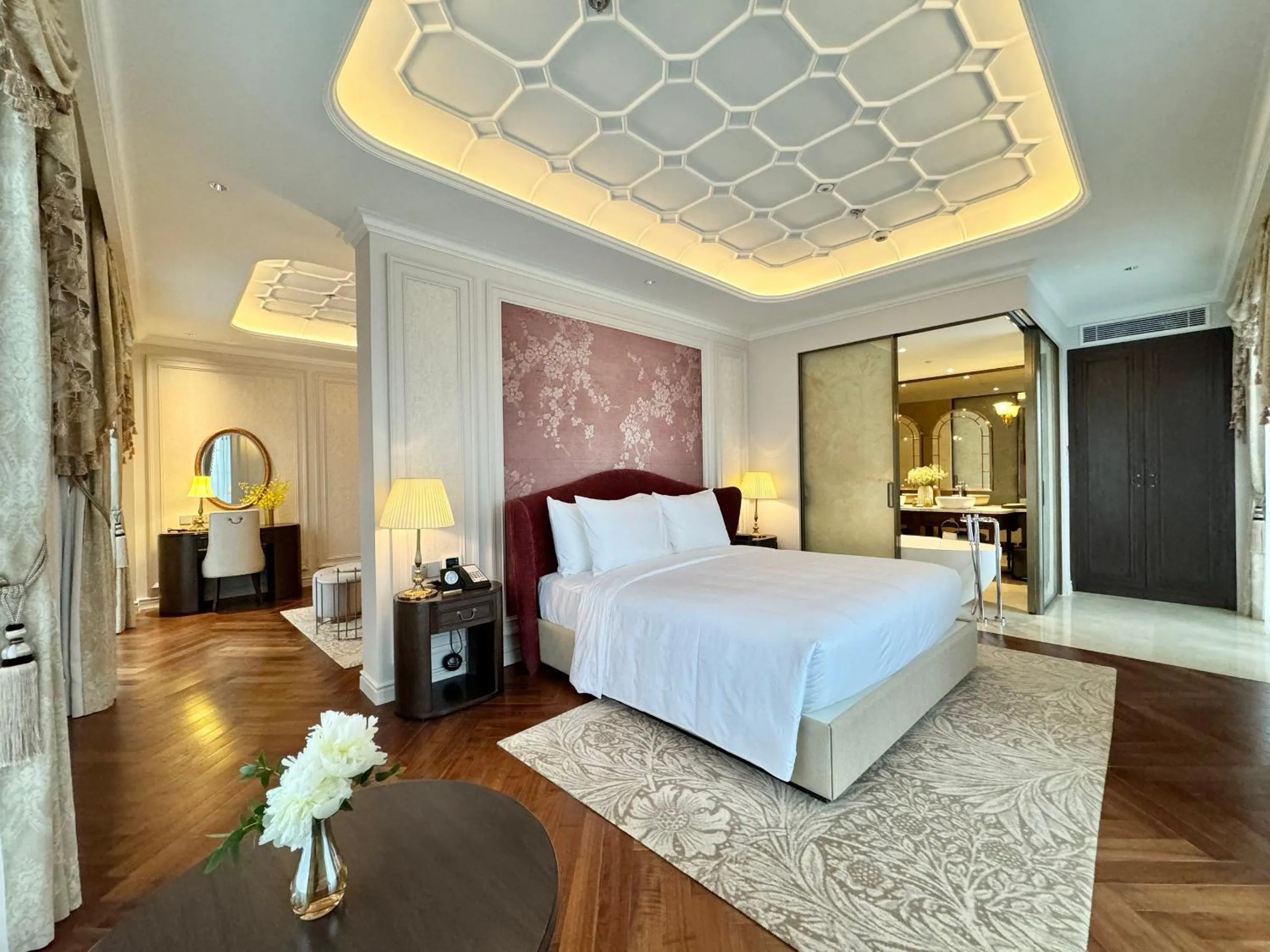 Bed in Golden Imperial Hotel