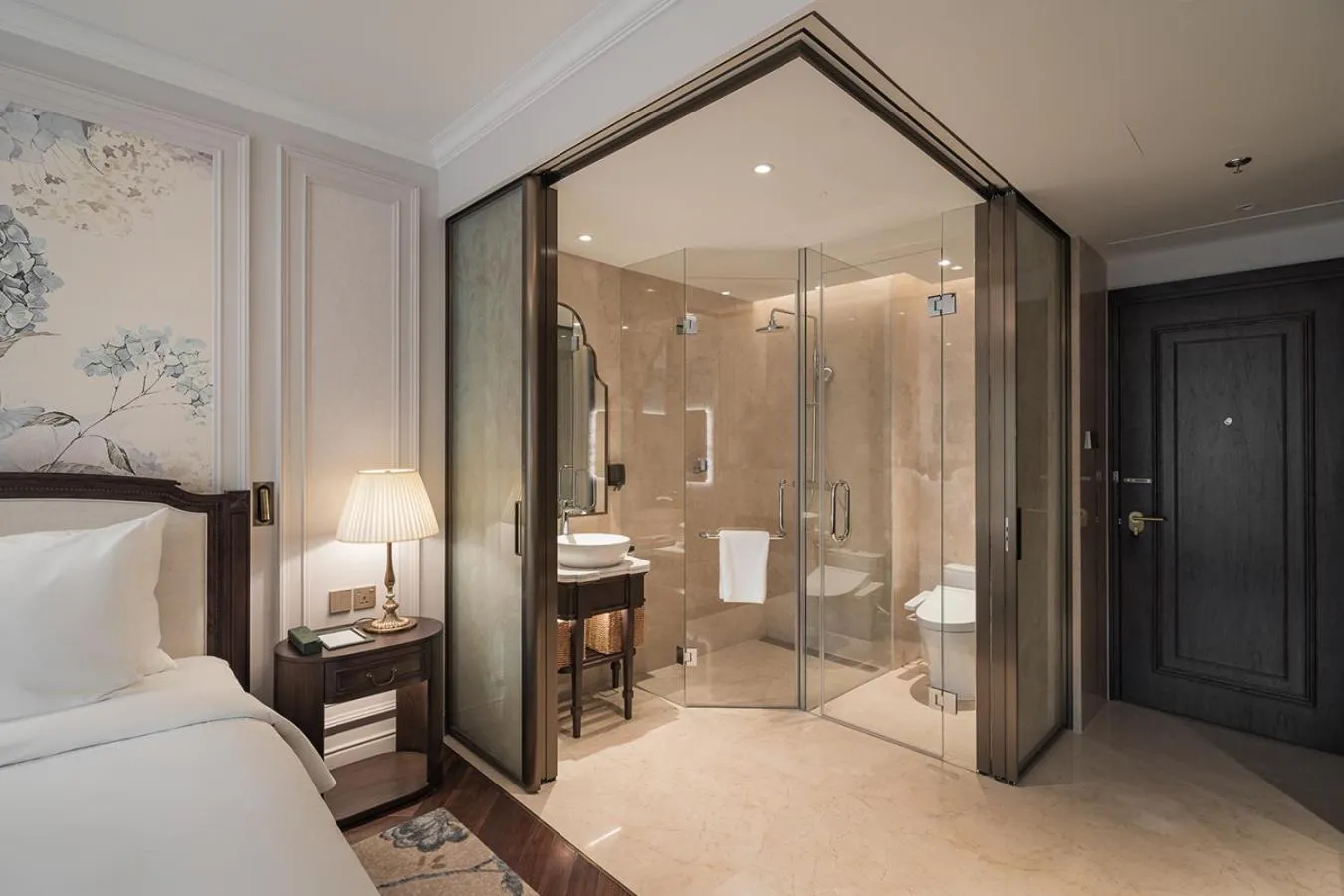 Bed in Golden Imperial Hotel