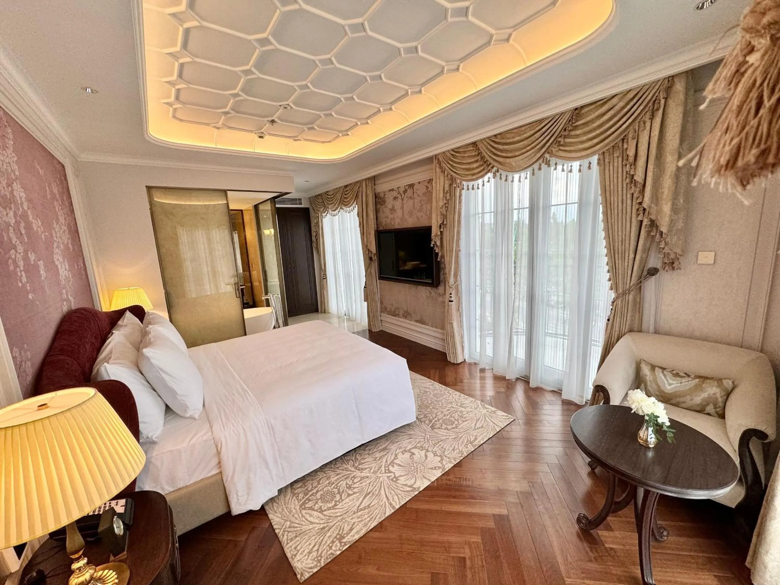 Bed in Golden Imperial Hotel