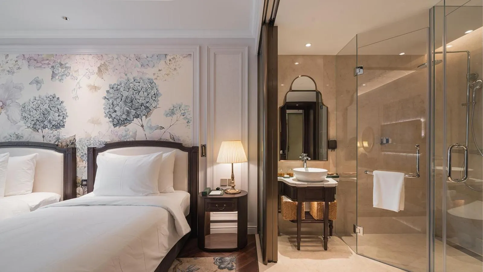 Bed in Golden Imperial Hotel