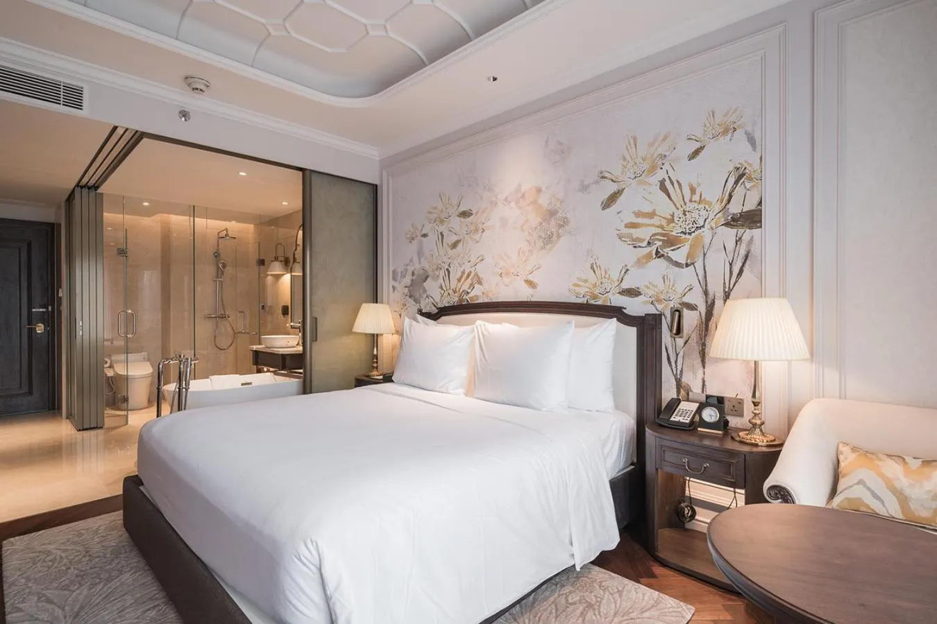 Bed in Golden Imperial Hotel