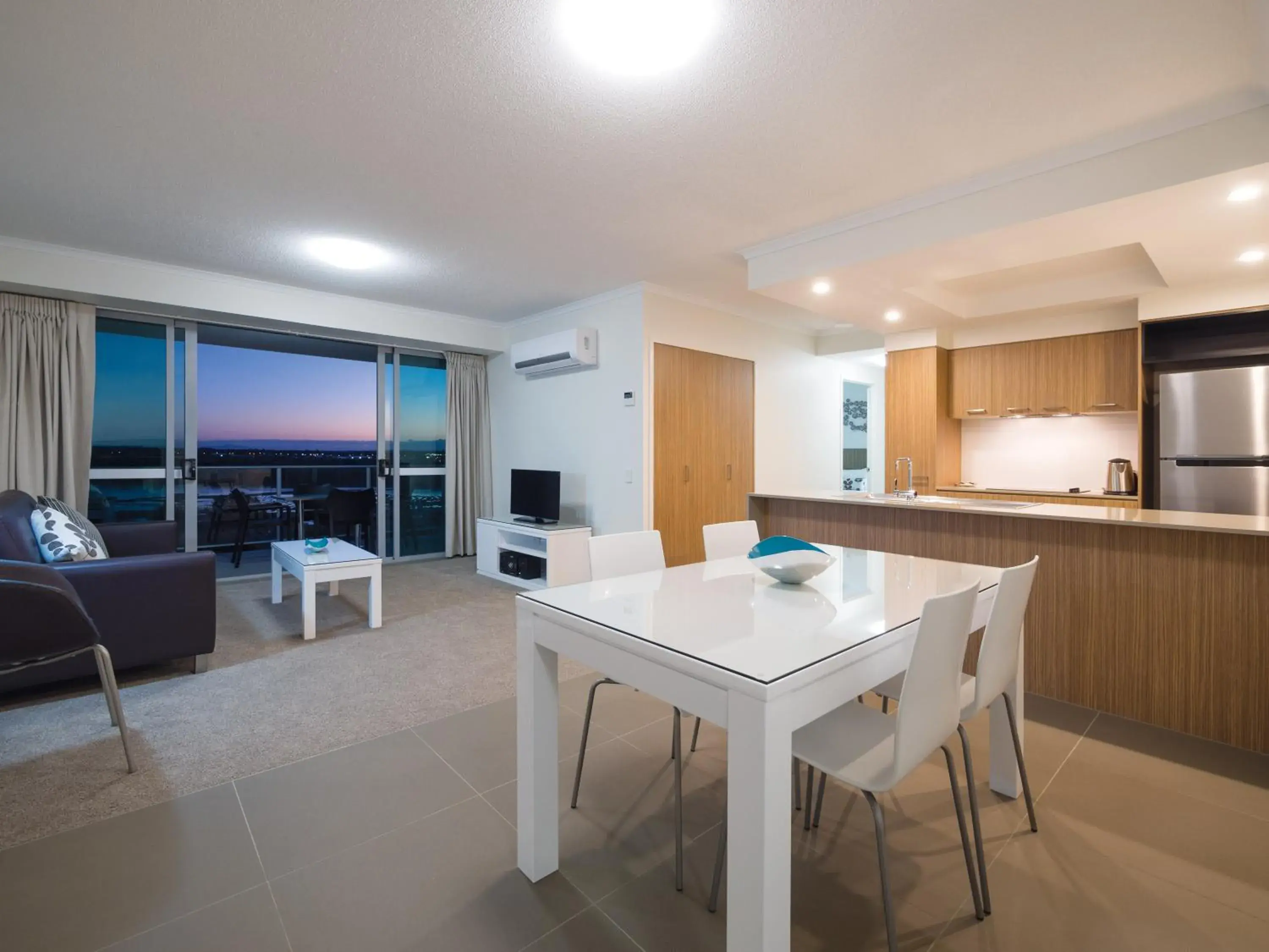 Living room in Oaks Mackay Rivermarque Hotel Living room in Oaks Mackay Rivermarque Hotel