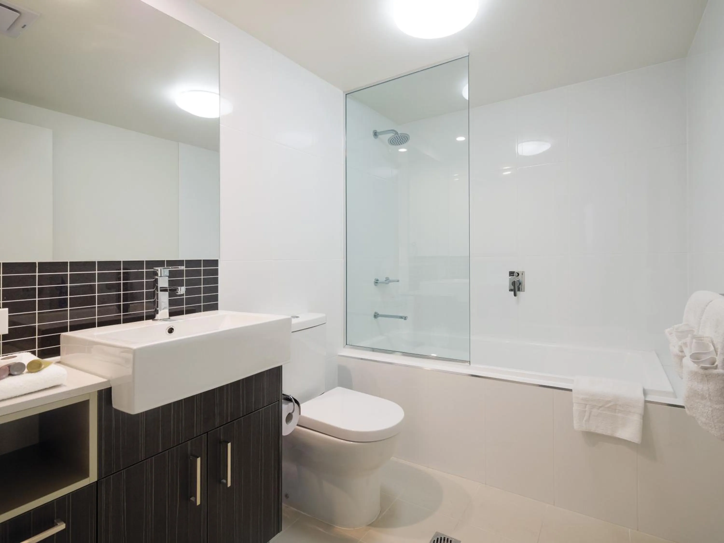 Toilet in Oaks Mackay Rivermarque Hotel