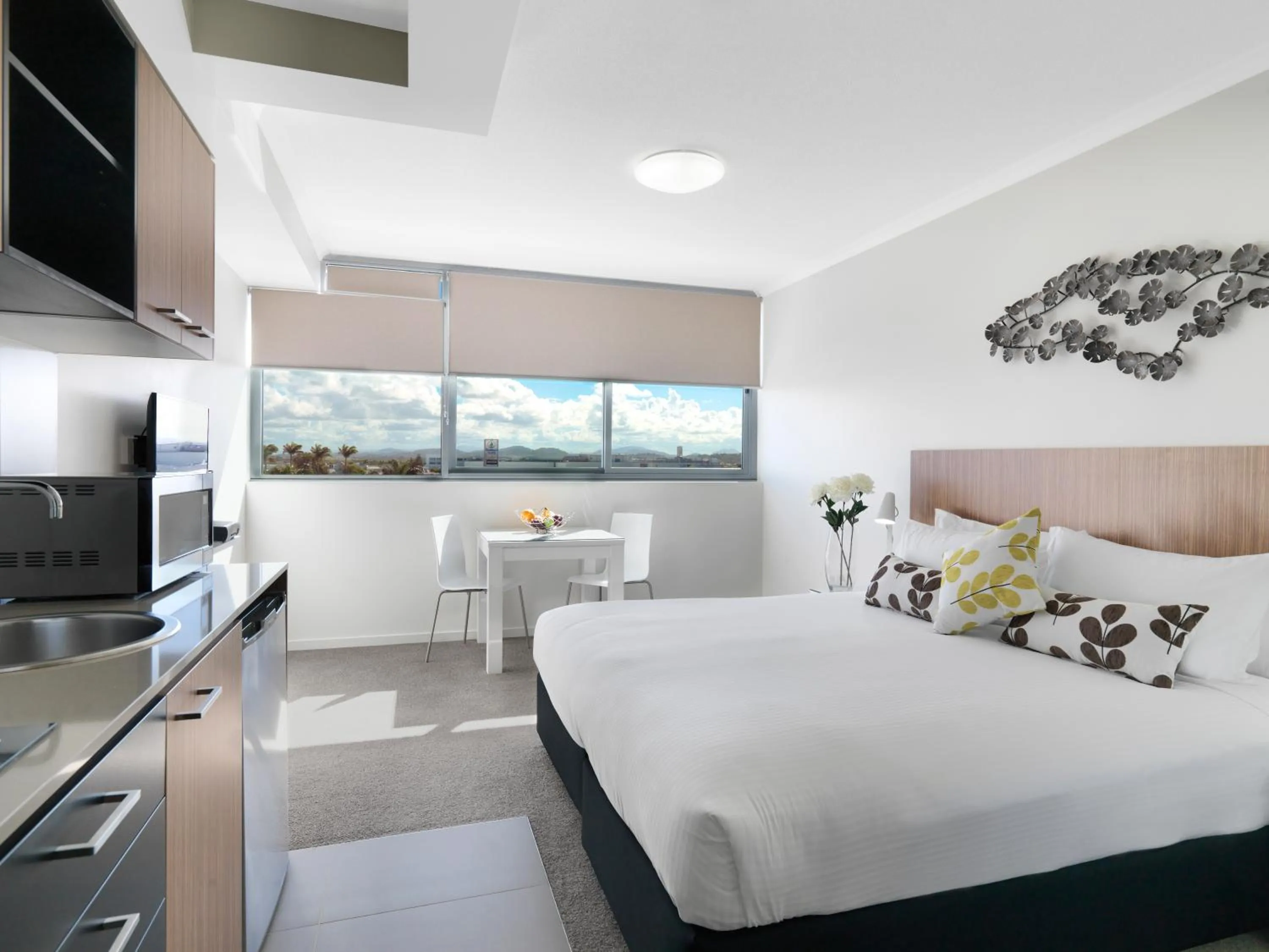 Living room, Bed in Oaks Mackay Rivermarque Hotel