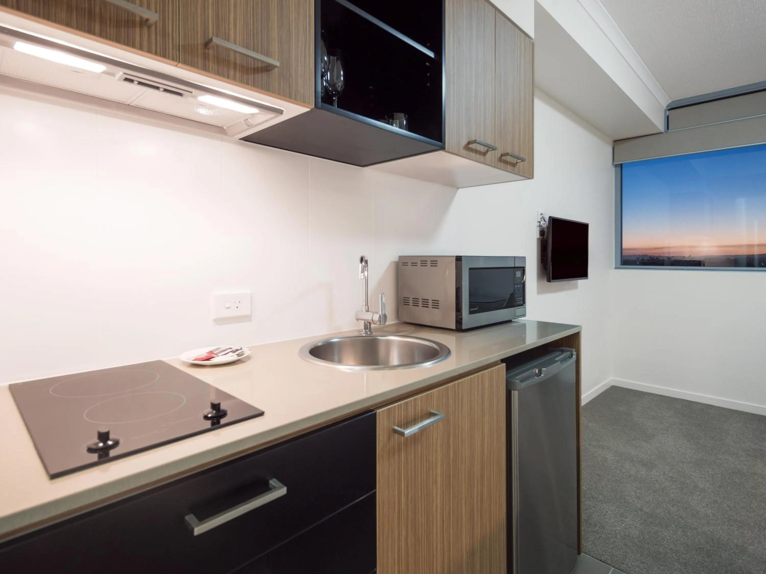 Kitchen or kitchenette in Oaks Mackay Rivermarque Hotel