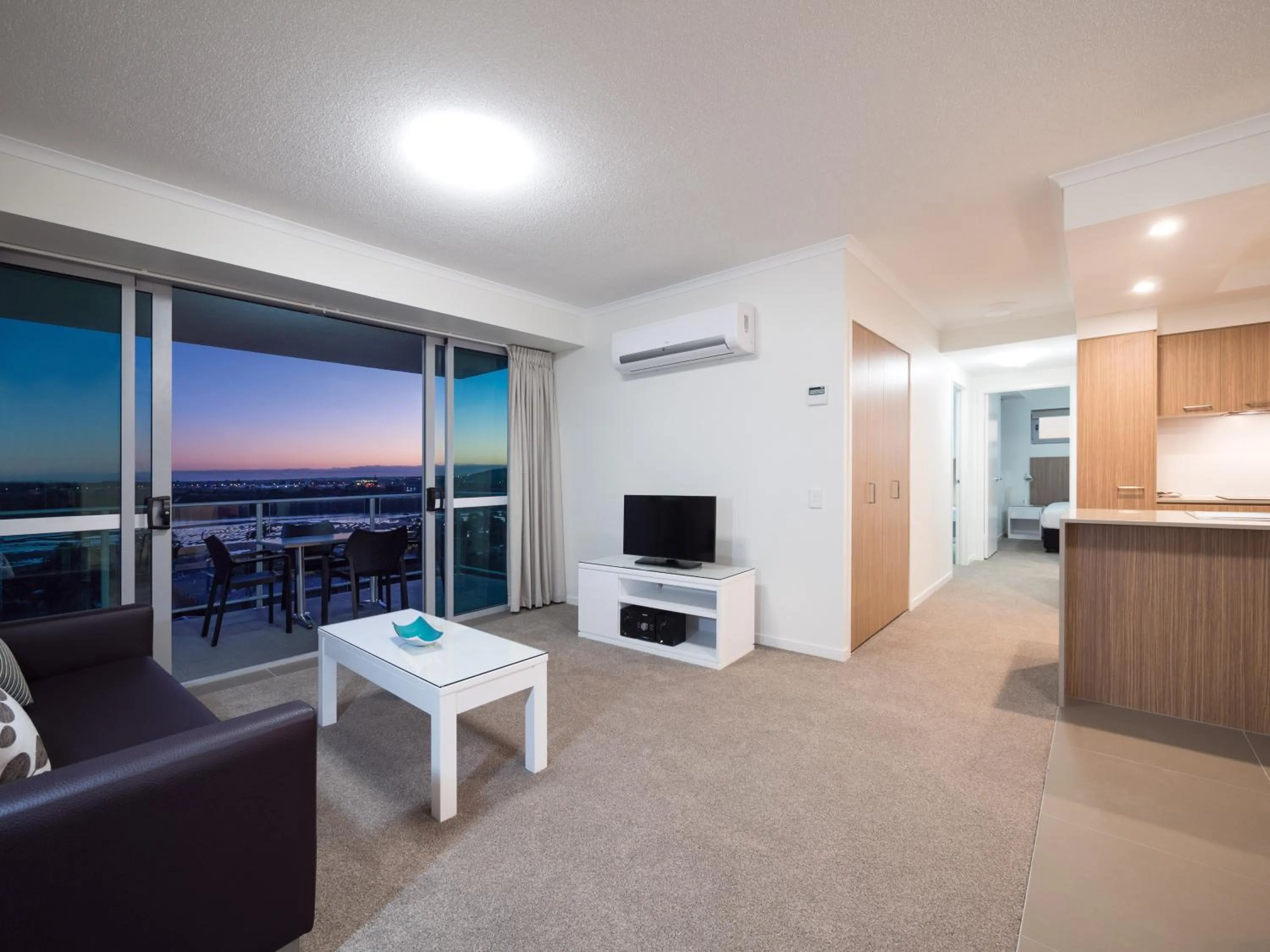 TV and multimedia in Oaks Mackay Rivermarque Hotel