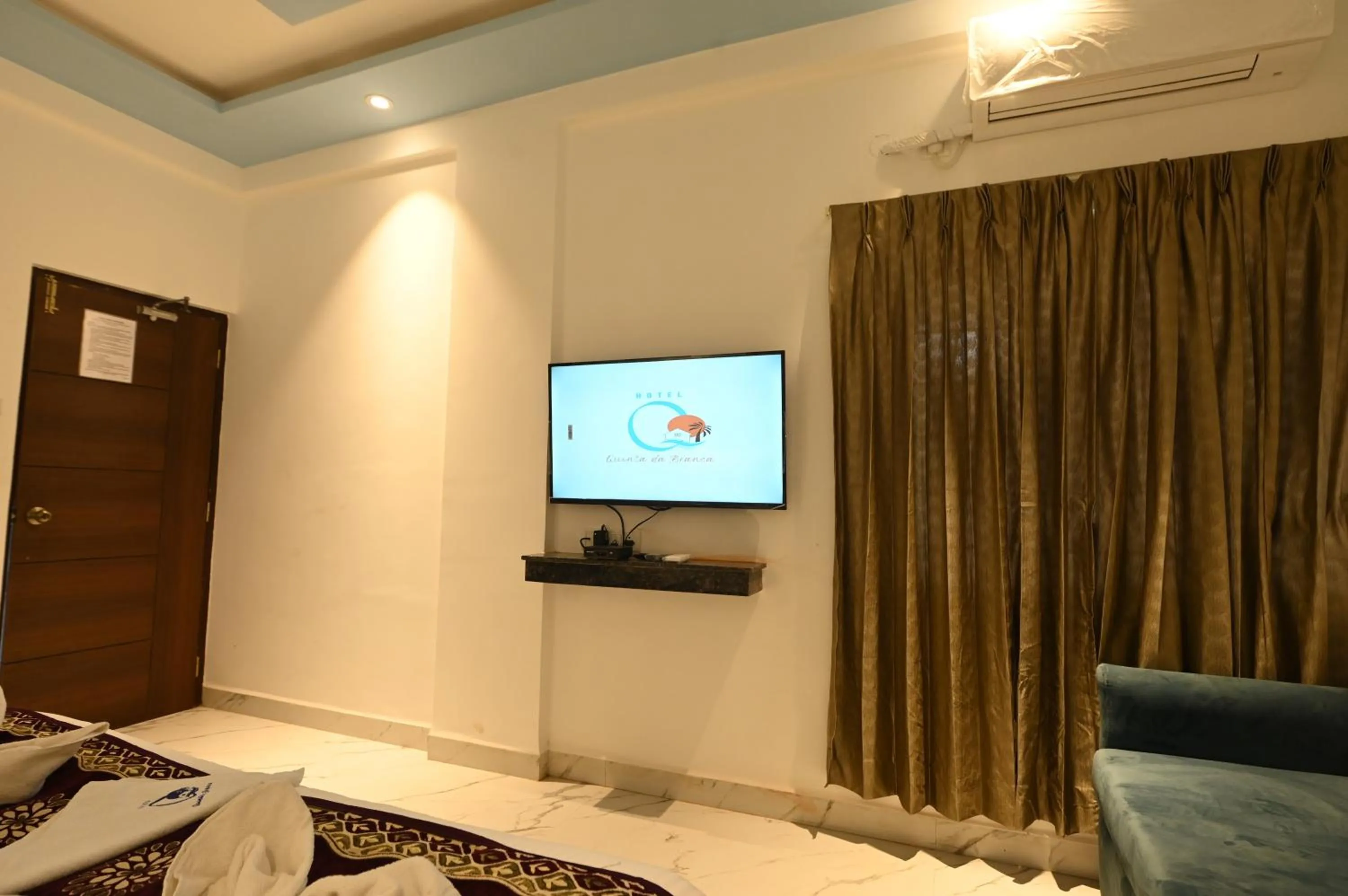 TV and multimedia, Bed in Hotel Quinta da Branca - near baga beach