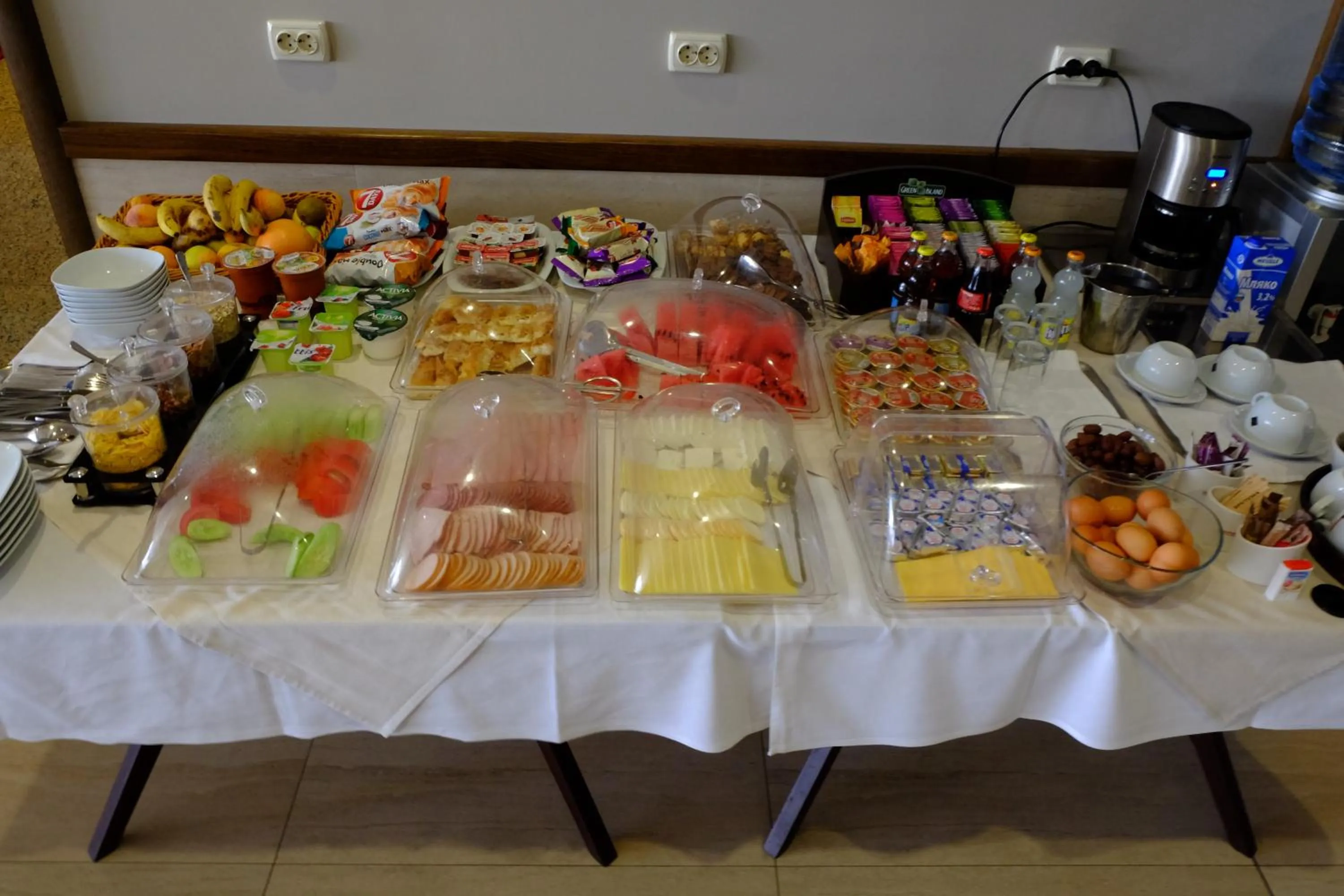 Buffet breakfast in Hotel Dragalevtsi