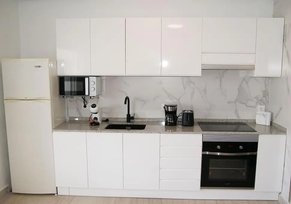 Kitchen or kitchenette in Bungalow frente la playa Cala Capitan ,#PRP002 by Stay Orihuela Costa