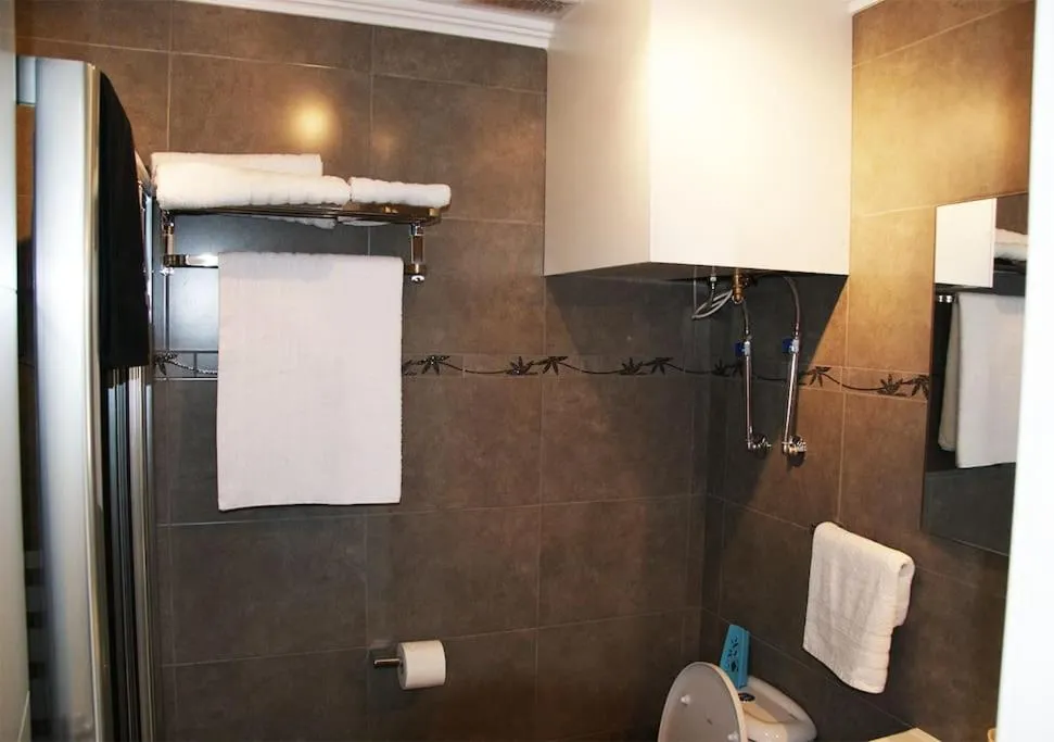 Bathroom in Bungalow frente la playa Cala Capitan ,#PRP002 by Stay Orihuela Costa