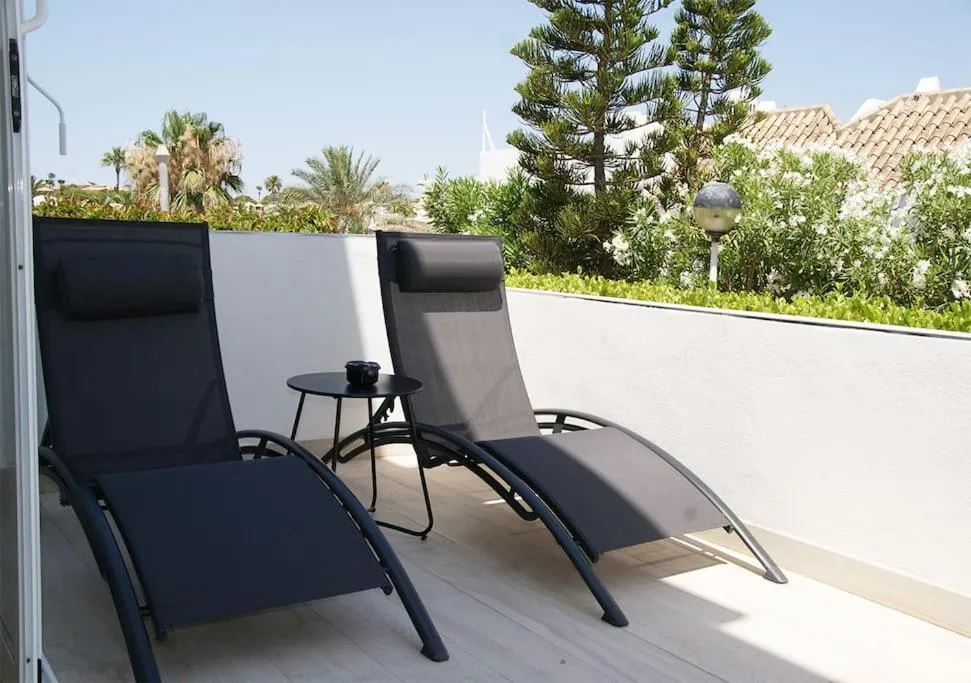 sunbed in Bungalow frente la playa Cala Capitan ,#PRP002 by Stay Orihuela Costa