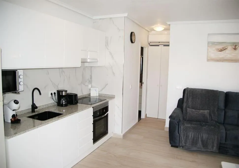 Kitchen or kitchenette in Bungalow frente la playa Cala Capitan ,#PRP002 by Stay Orihuela Costa