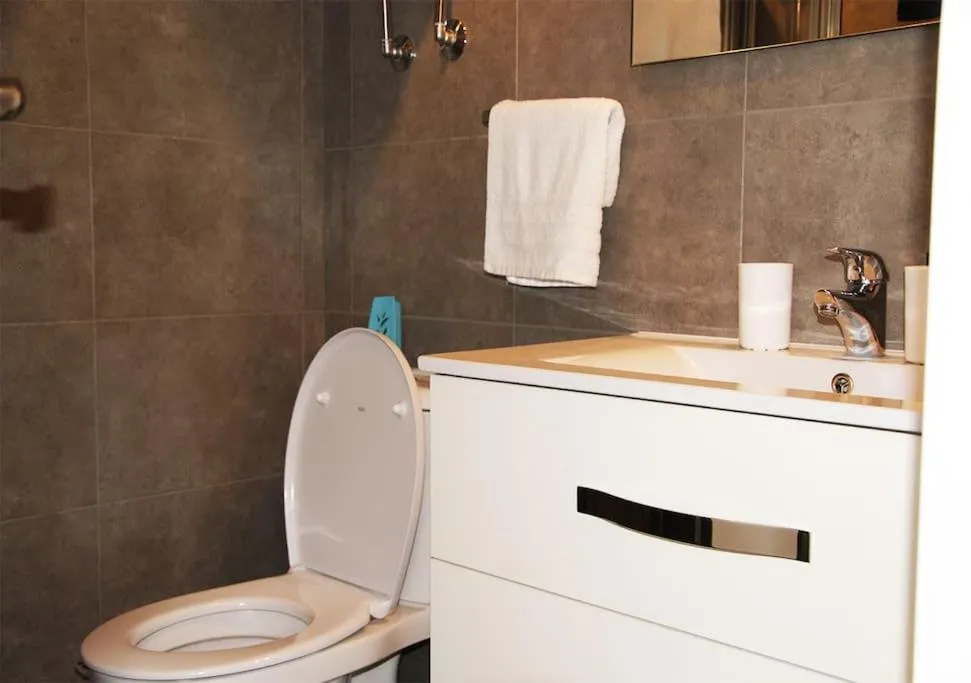 bidet in Bungalow frente la playa Cala Capitan ,#PRP002 by Stay Orihuela Costa