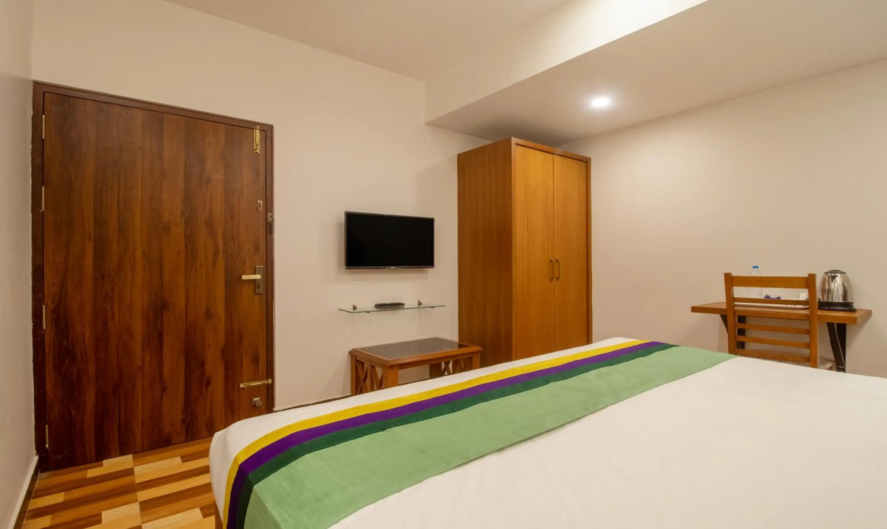 Bed in Treebo Elite Plaza, 700 Mtrs From Madikeri Fort