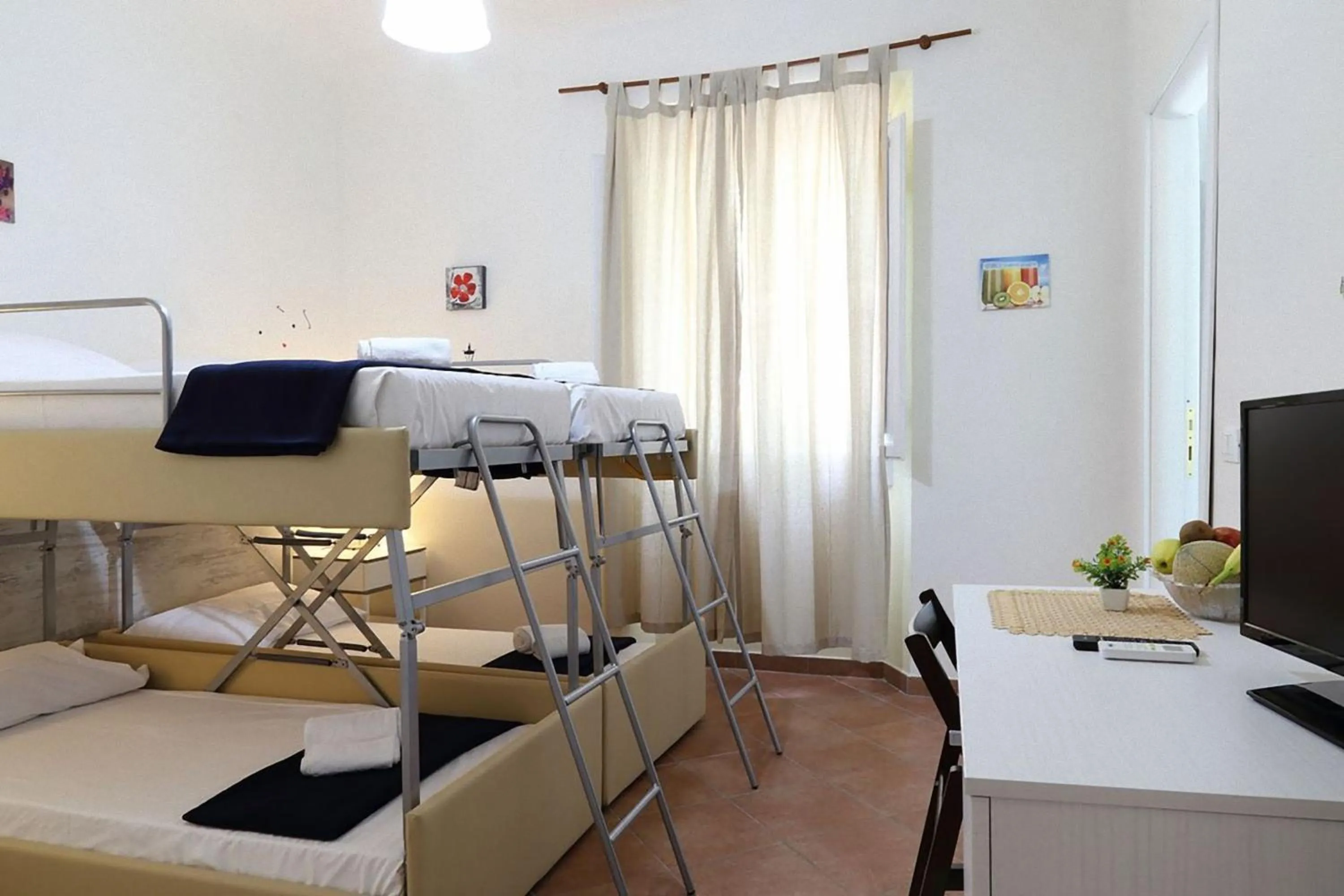 Day, Bed in Mia Palace