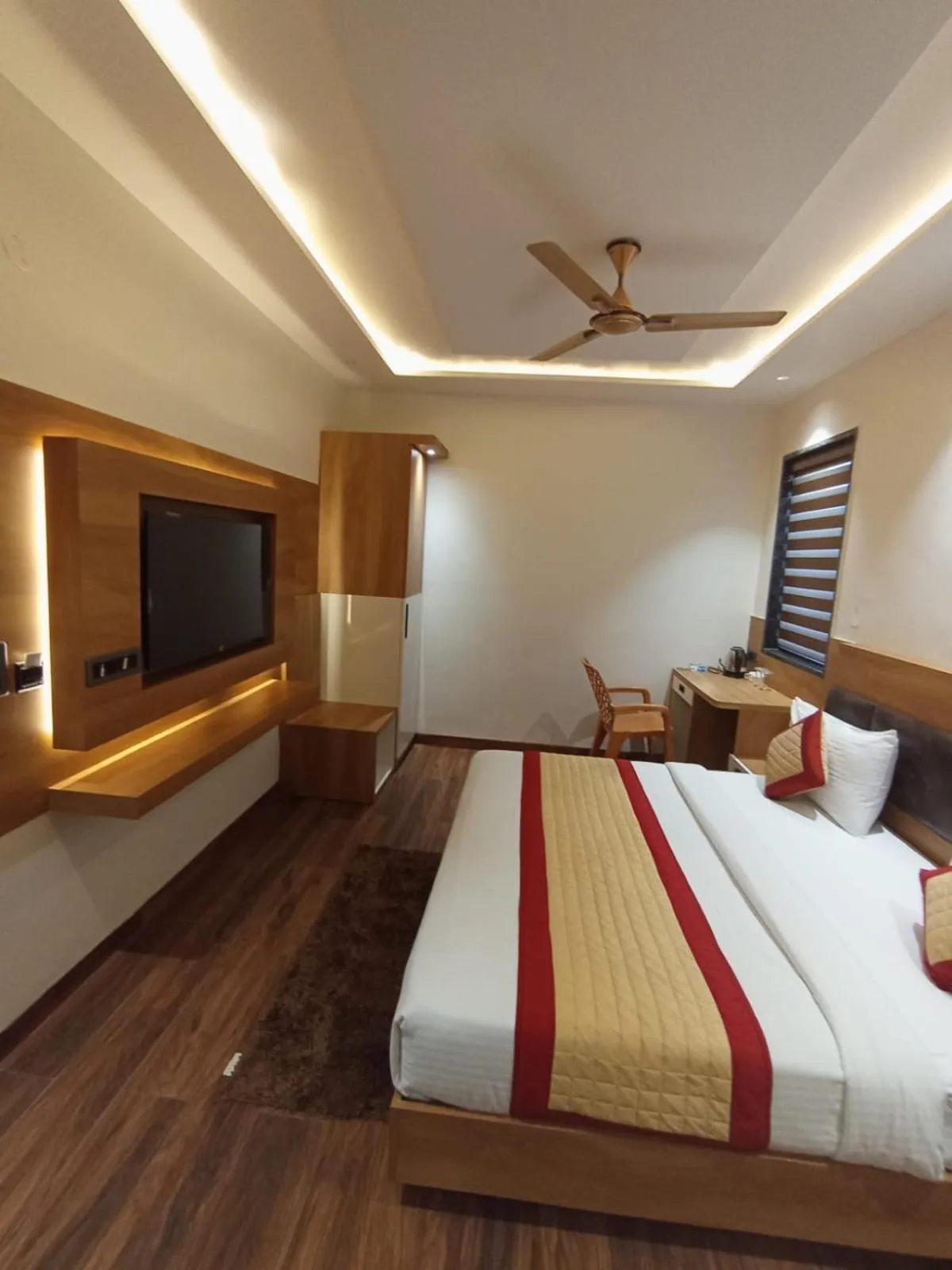 Bedroom, Bed in Masaga by Qcent, Gurugram