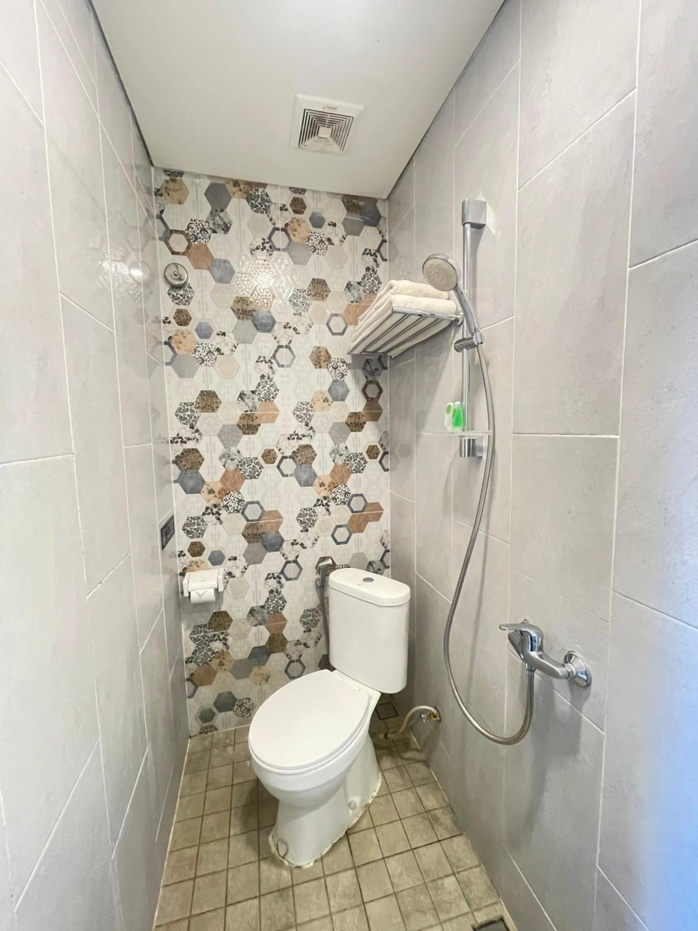 Shower in The Baliem Hotel