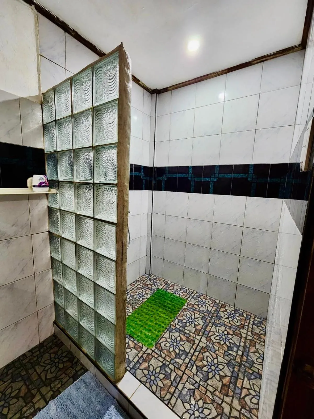 TipTop Hotel, Resto and Delishop