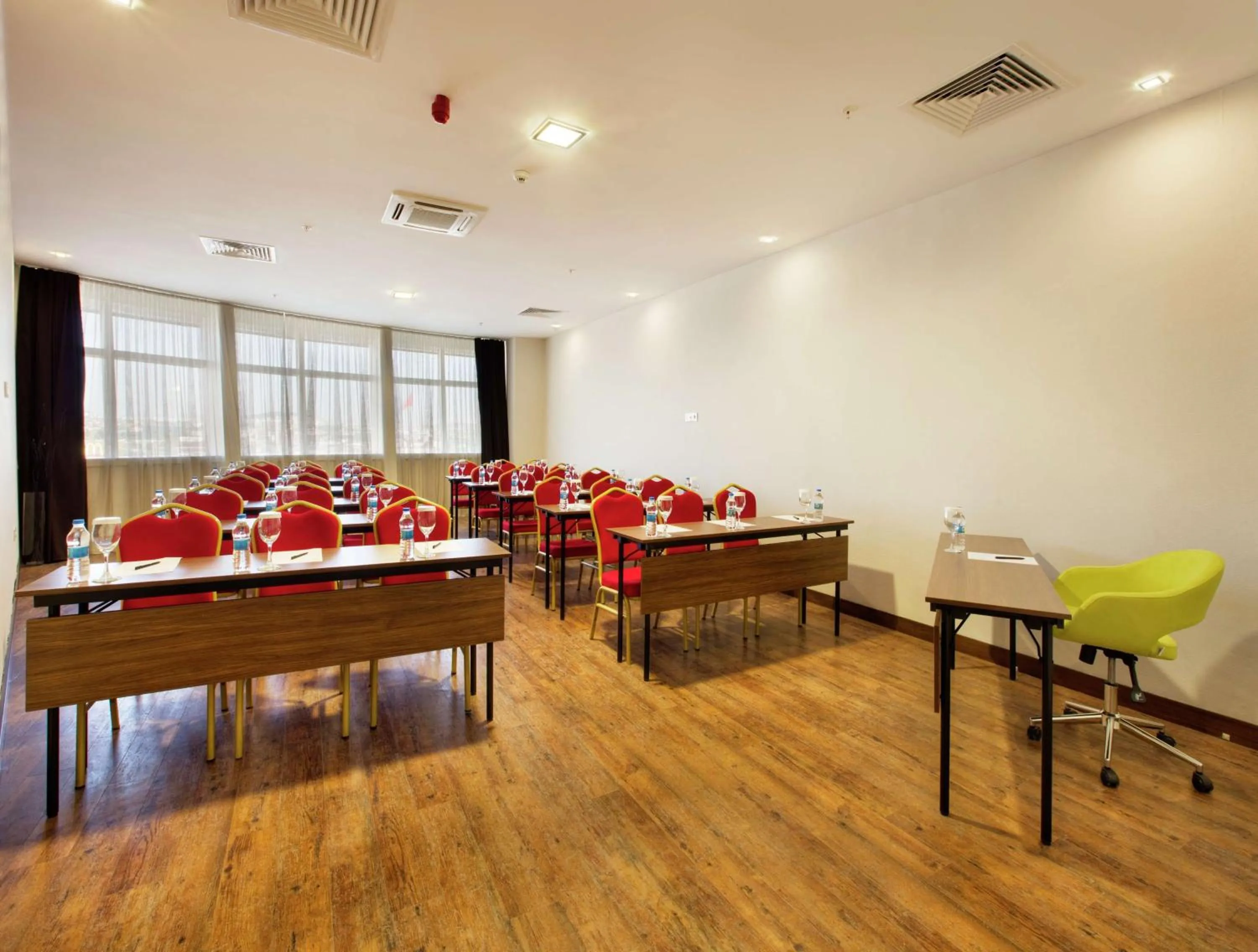 Meeting/conference room in Hilton Garden Inn Kocaeli Sekerpinar