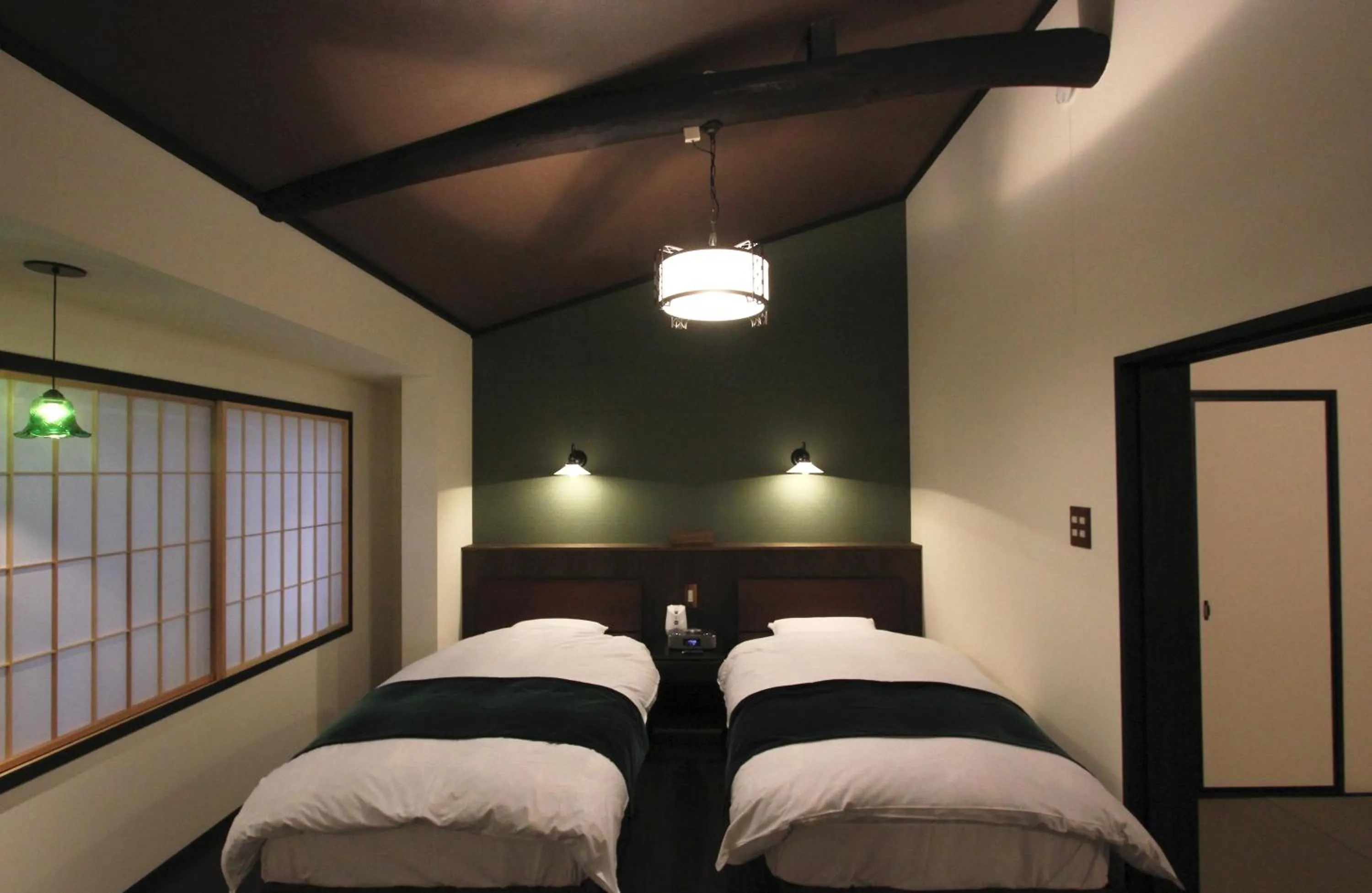 Bedroom, Bed in Kiyomizu Birodo-an