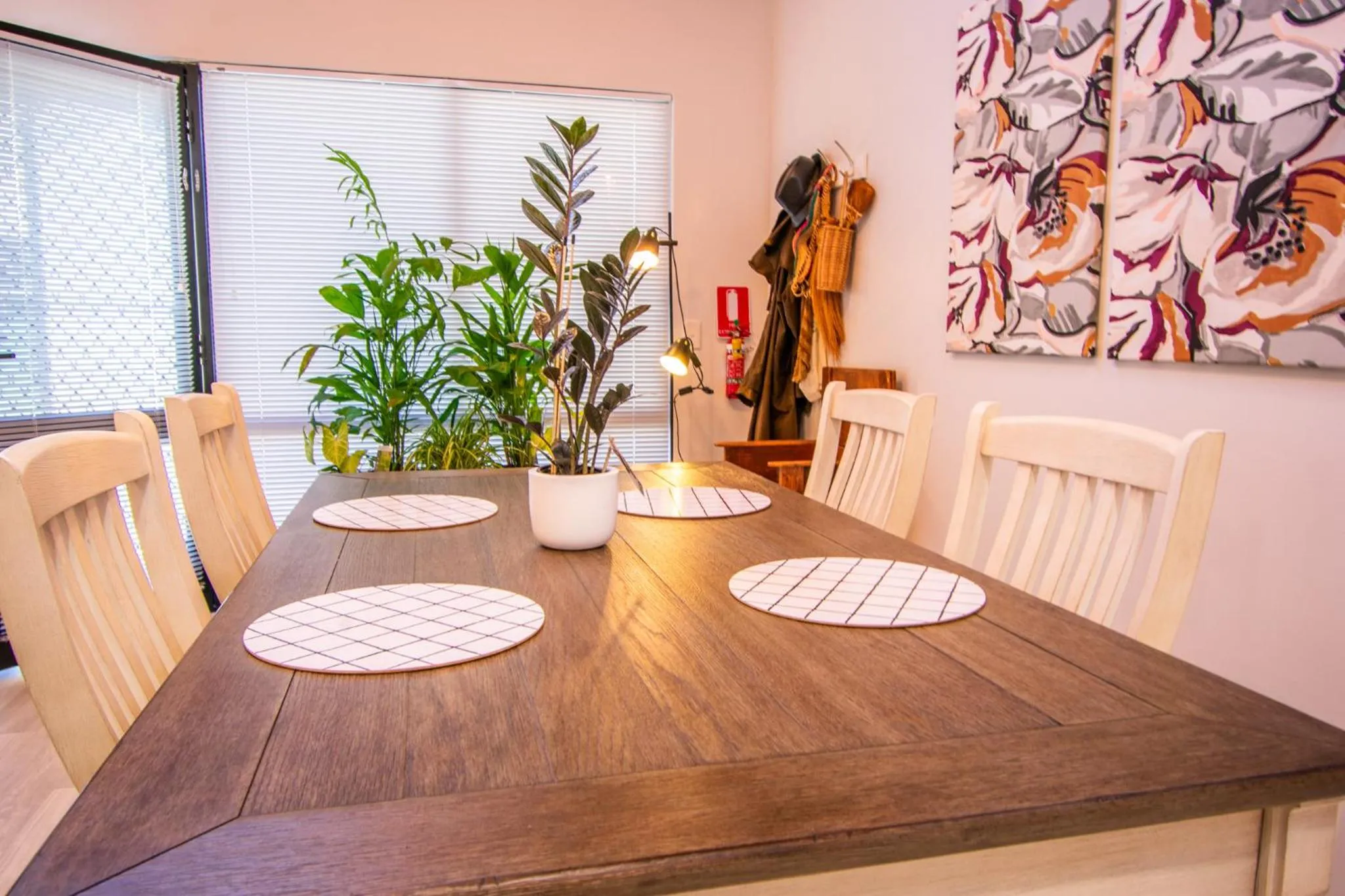 Annie's Place - a downtown, mezzanine apartment