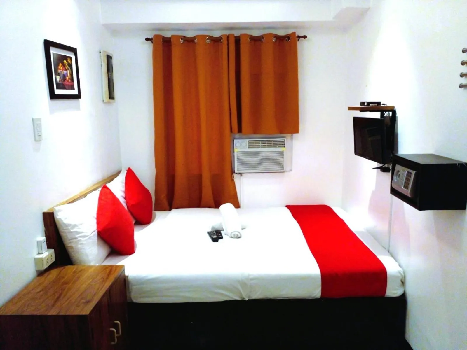 Bed in Makati Poblacion Hotel