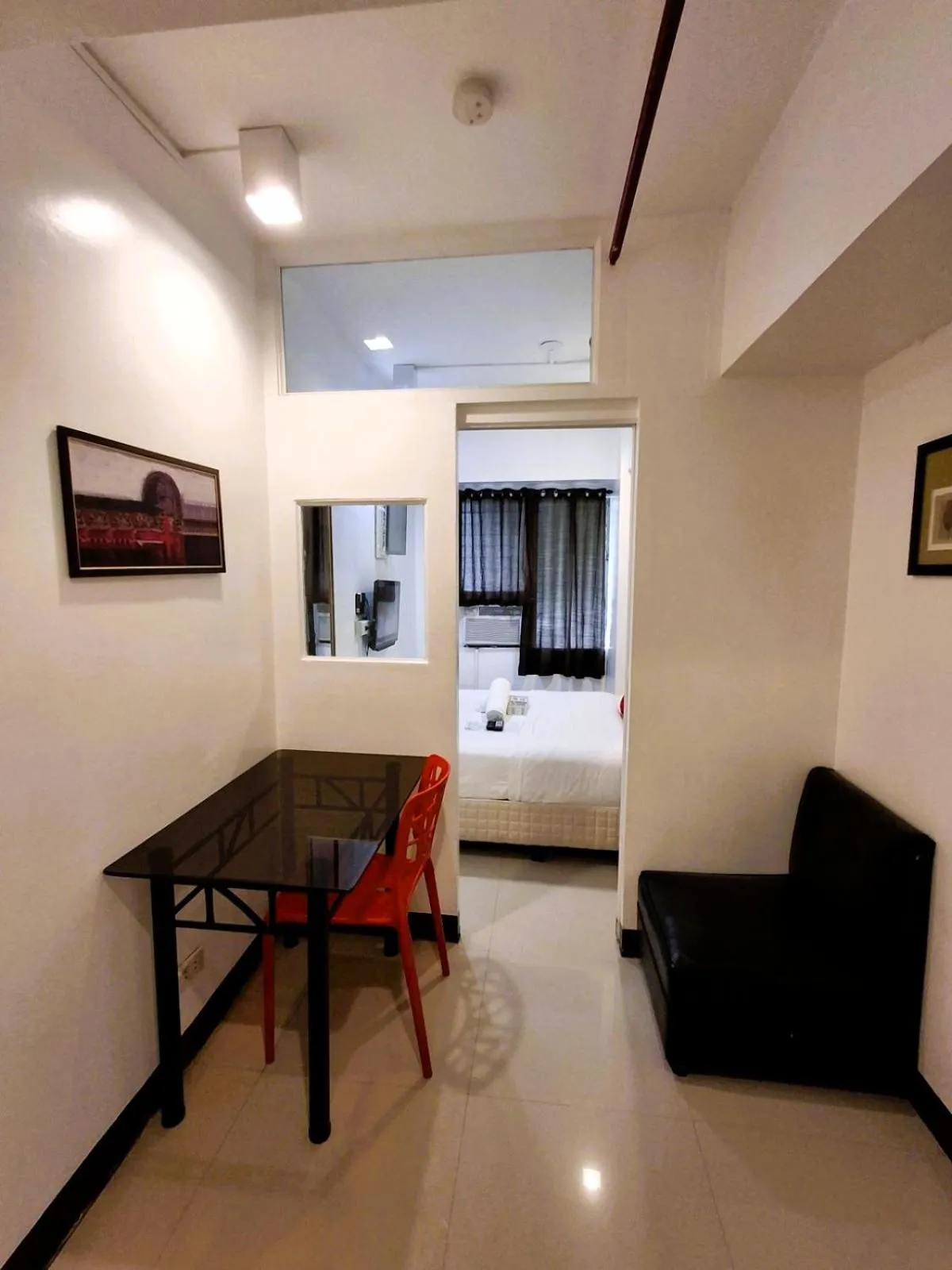 Bedroom, Bed in Makati Poblacion Hotel