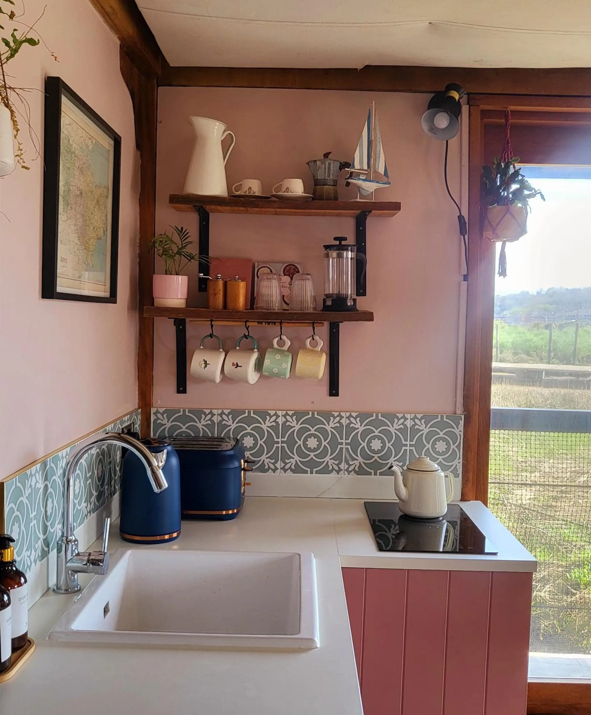 Kitchen or kitchenette in Inner Dowsing Lightship