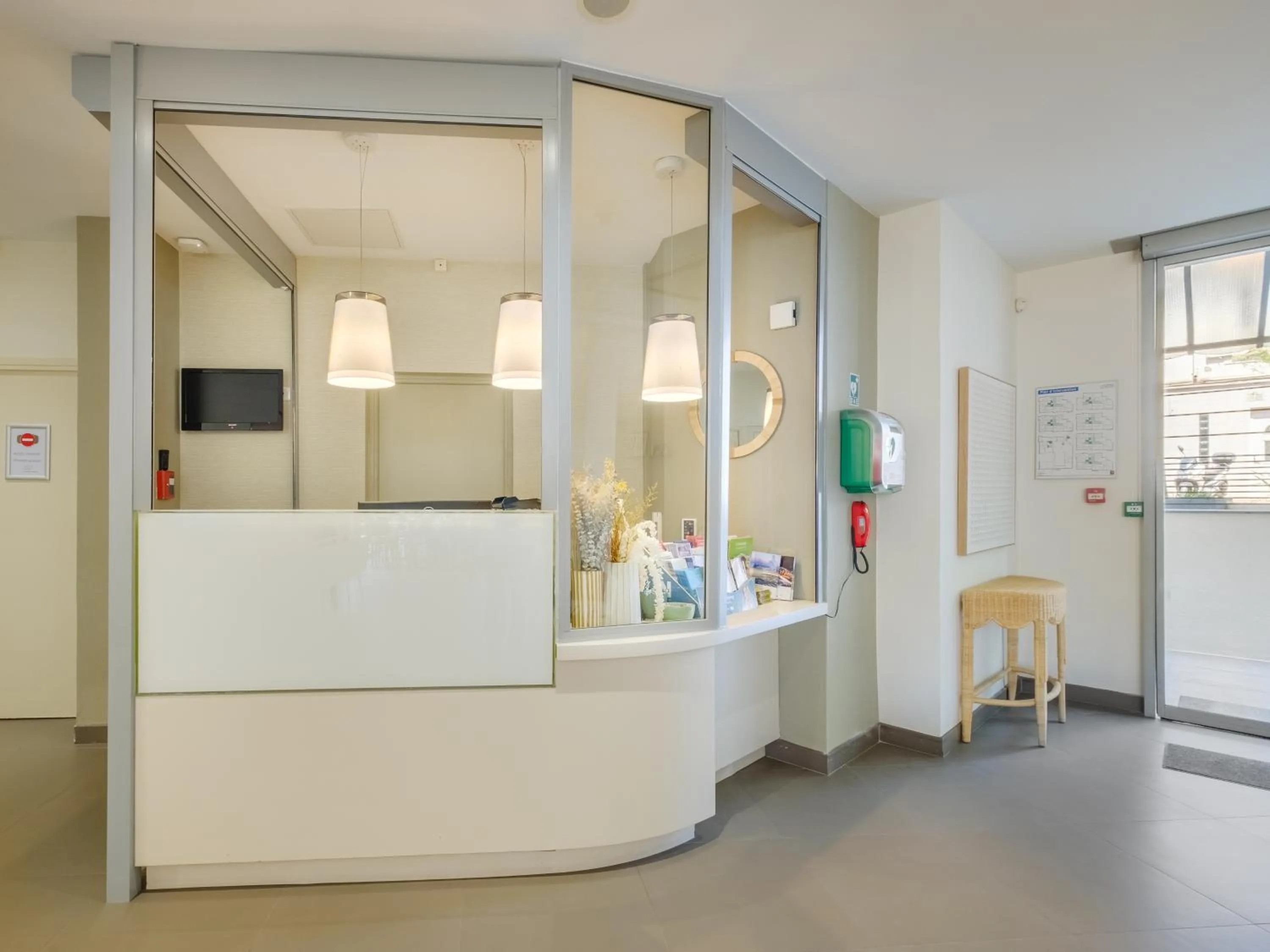 Lobby or reception in B&B HOTEL Antibes Juan-les-Pins