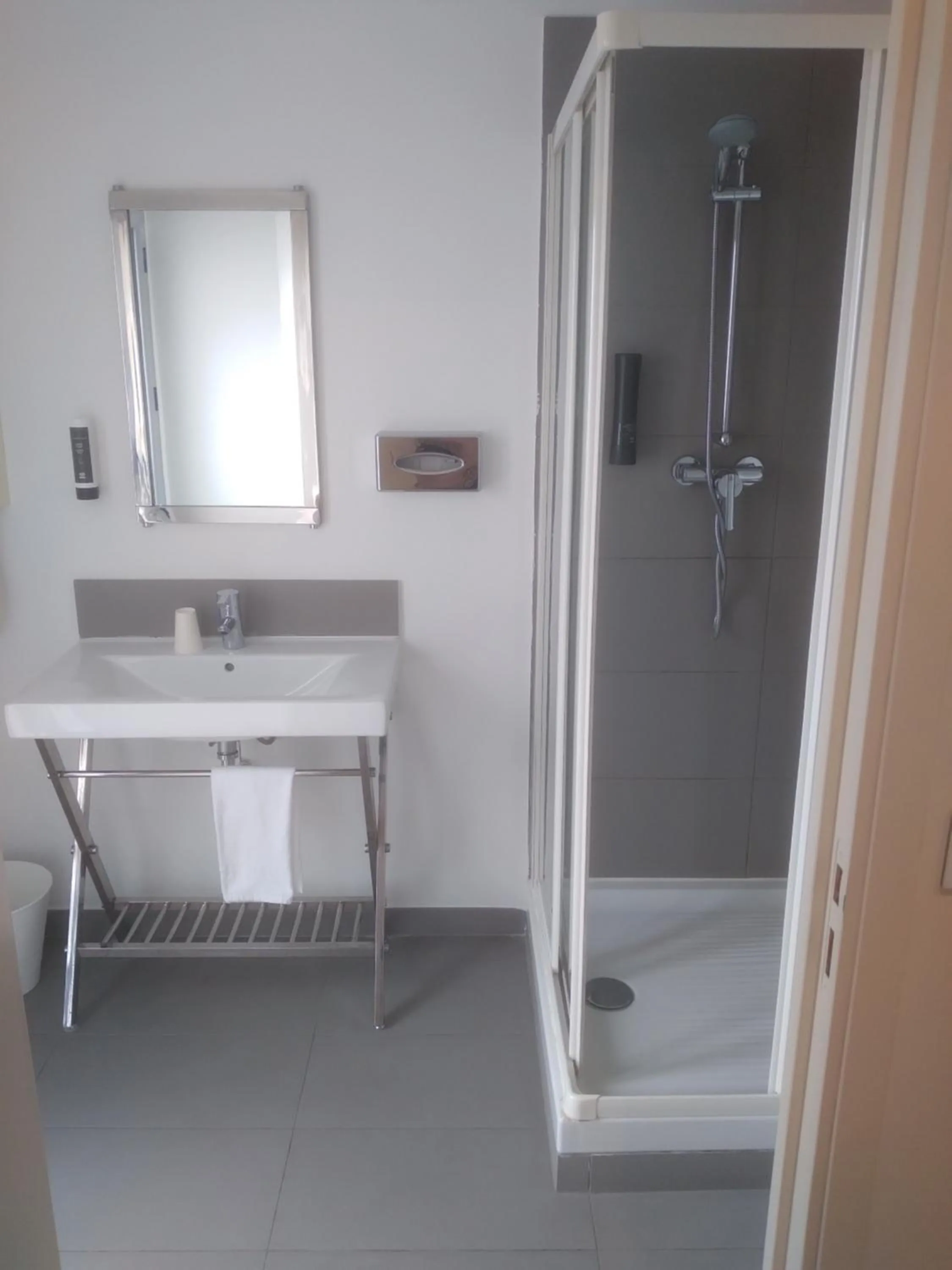 Bathroom in B&B HOTEL Antibes Juan-les-Pins