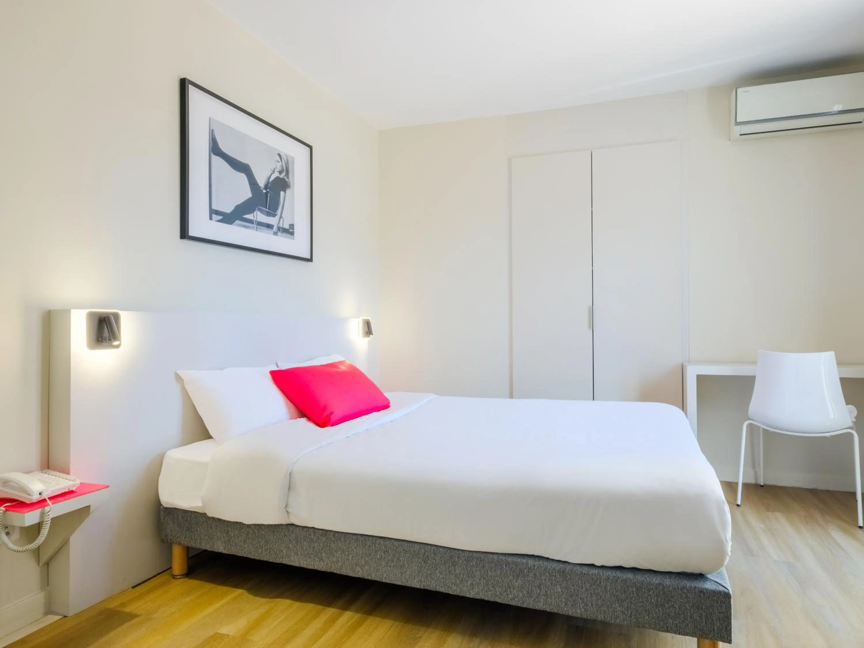 Bed in B&B HOTEL Antibes Juan-les-Pins