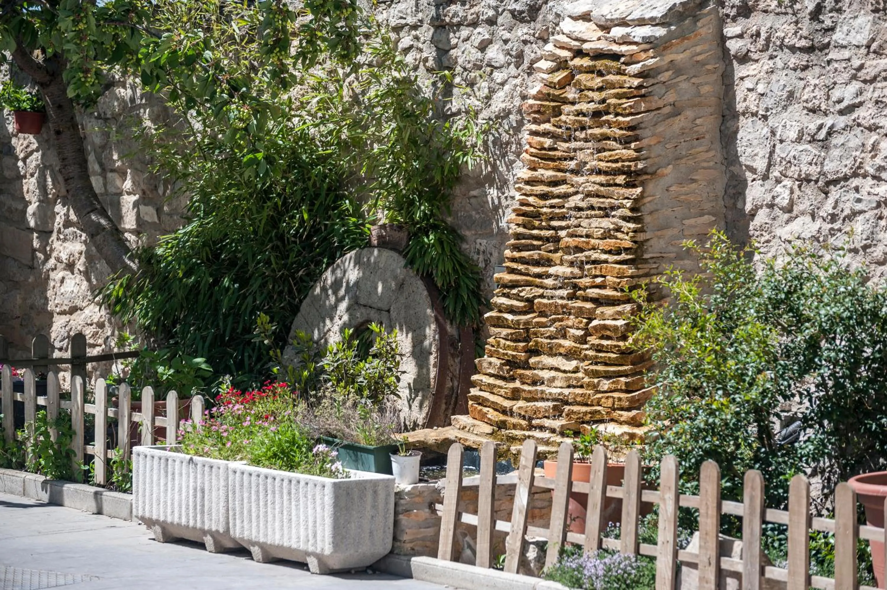 Patio in Albergue turístico "La Fábrica"