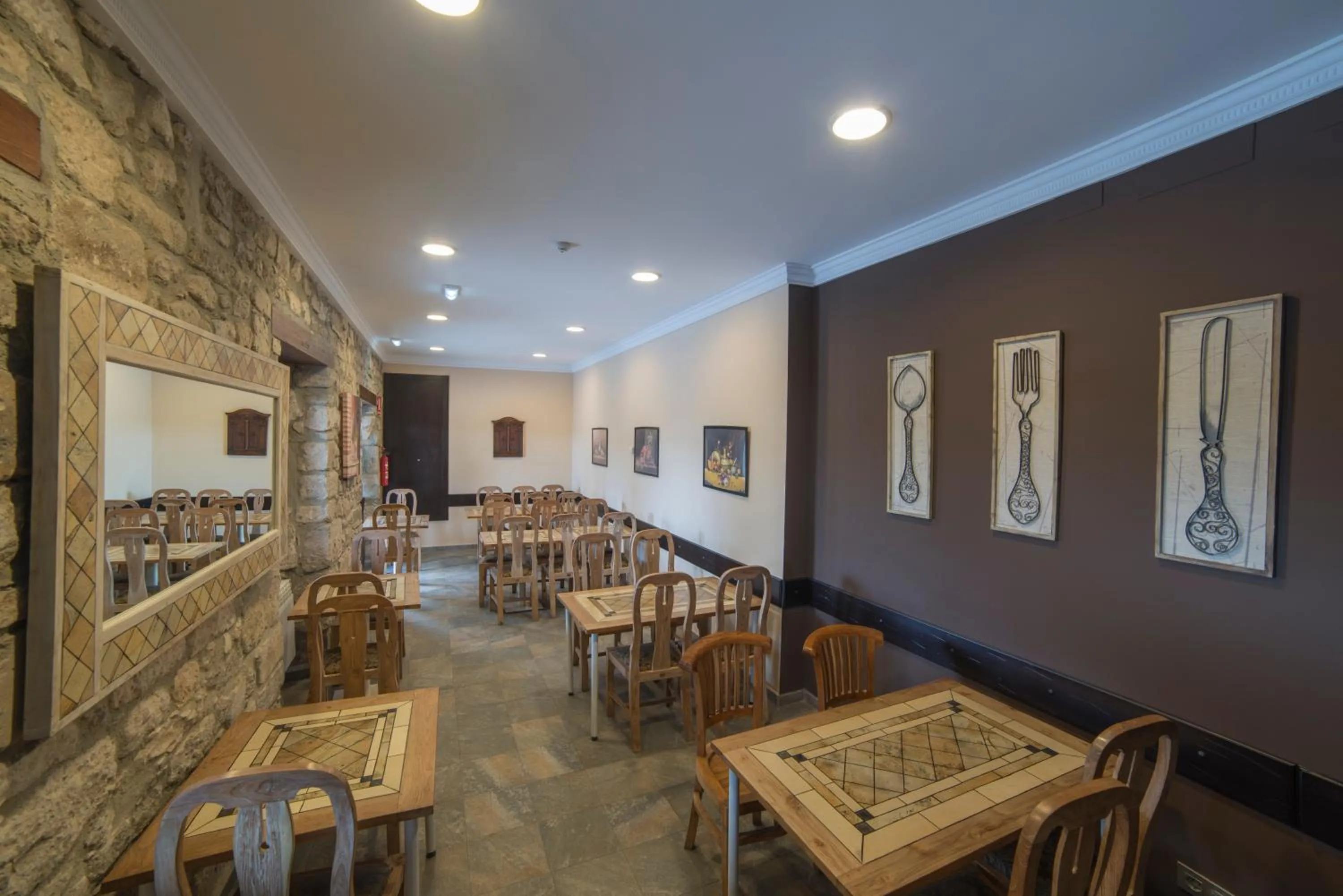 Restaurant/places to eat in Albergue turístico "La Fábrica"